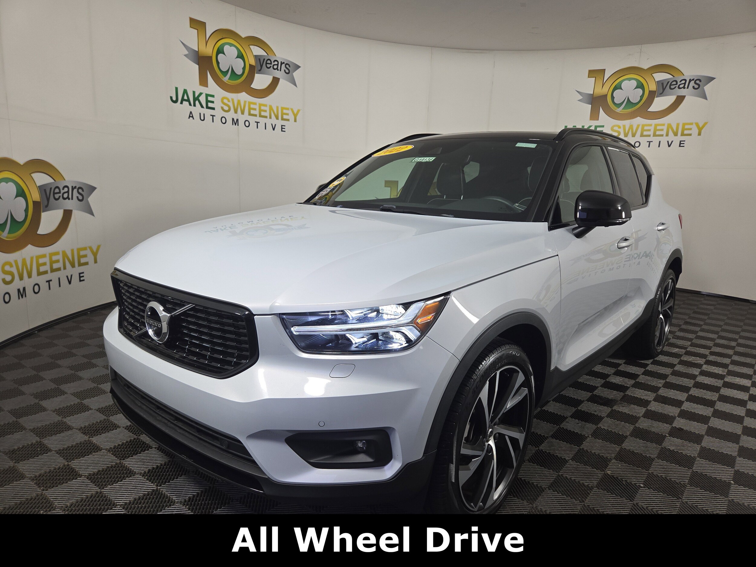 2022 Volvo XC40 T5 R-Design photo 2