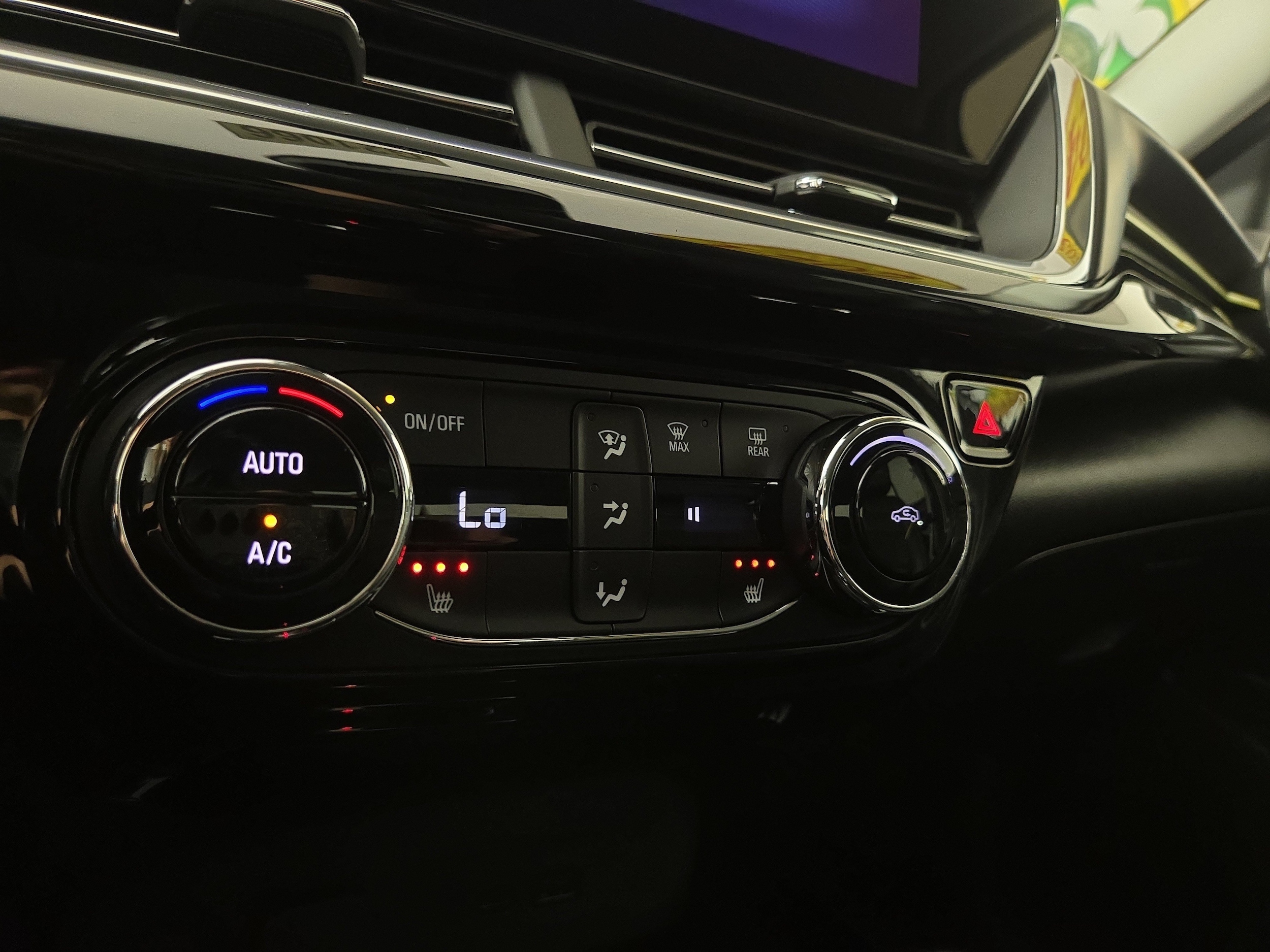 2024 Chevrolet Trax Activ - Photo 23