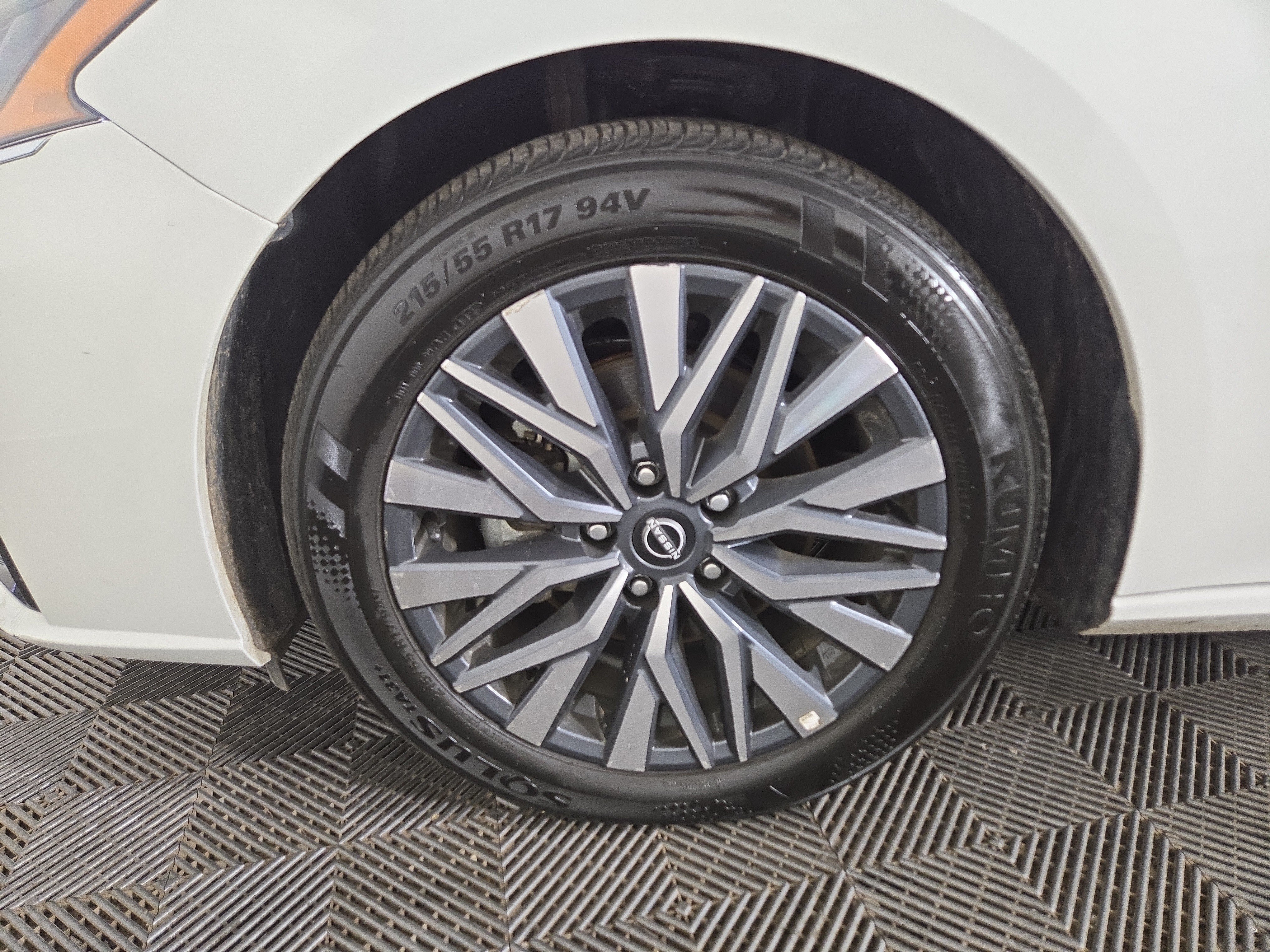 2025 Nissan Altima SV - Photo 32