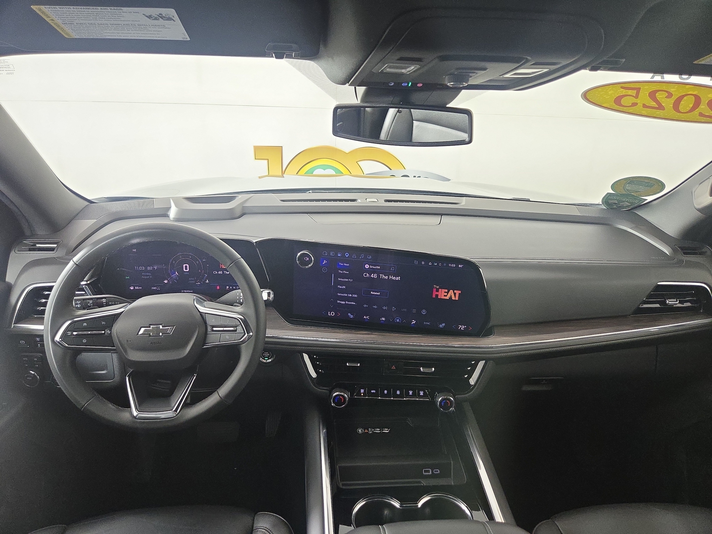 2025 Chevrolet Suburban Z71 - Photo 14