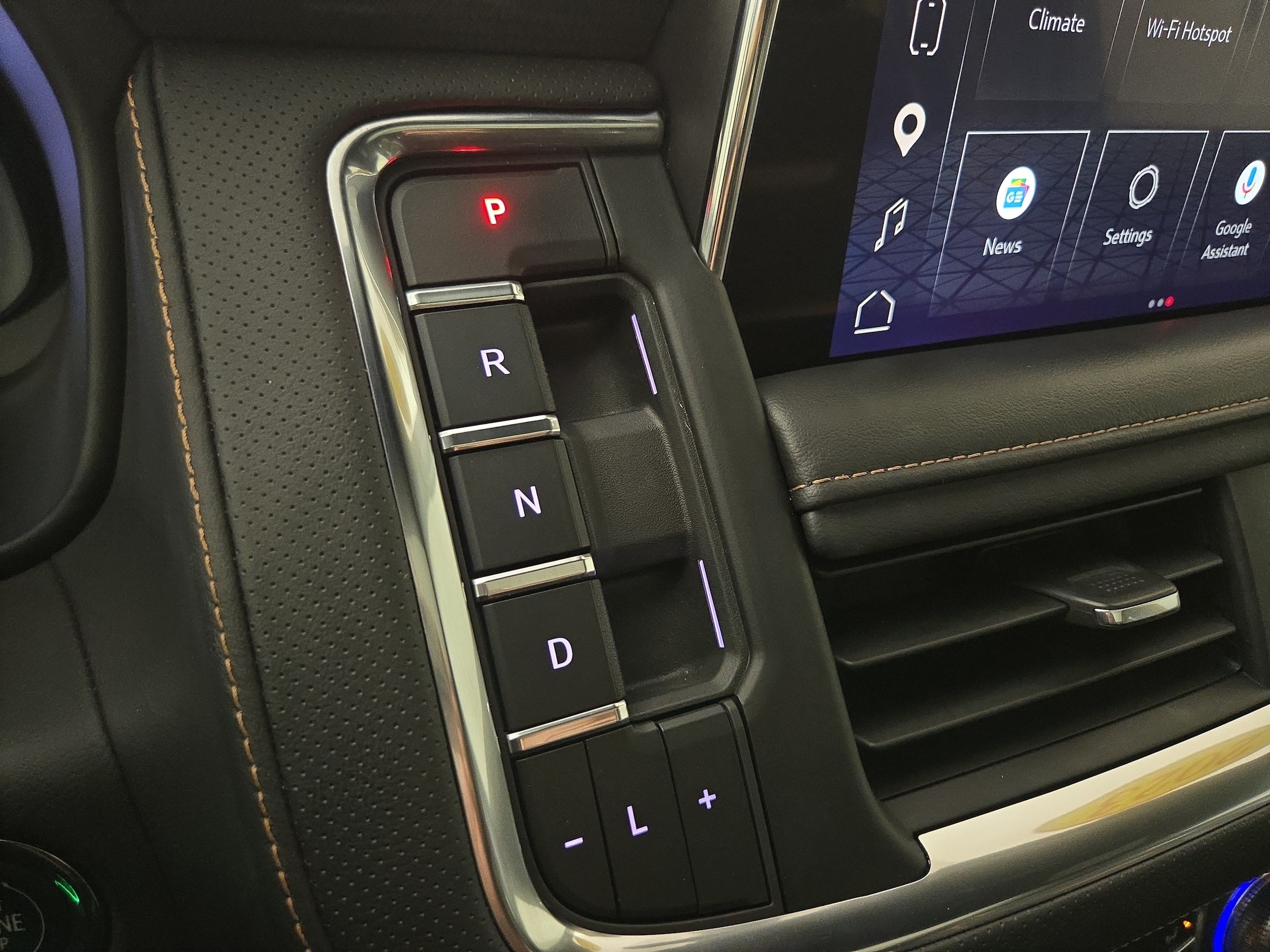 2023 GMC Yukon AT4 - Photo 25