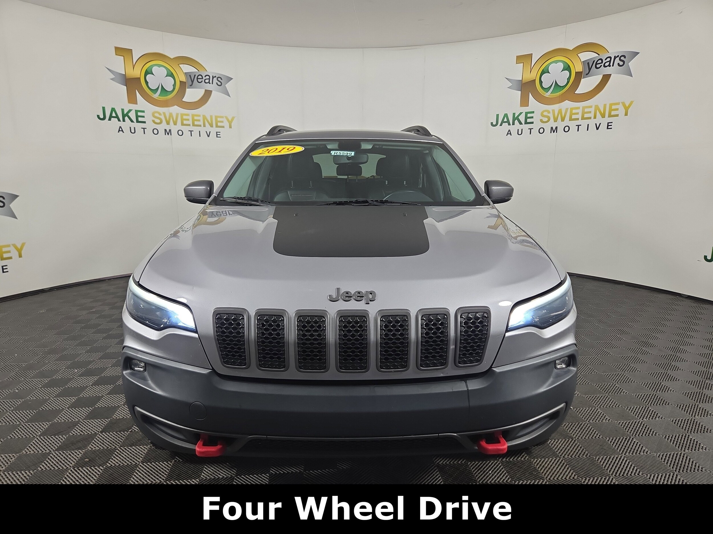 2019 Jeep Cherokee Trailhawk photo 2