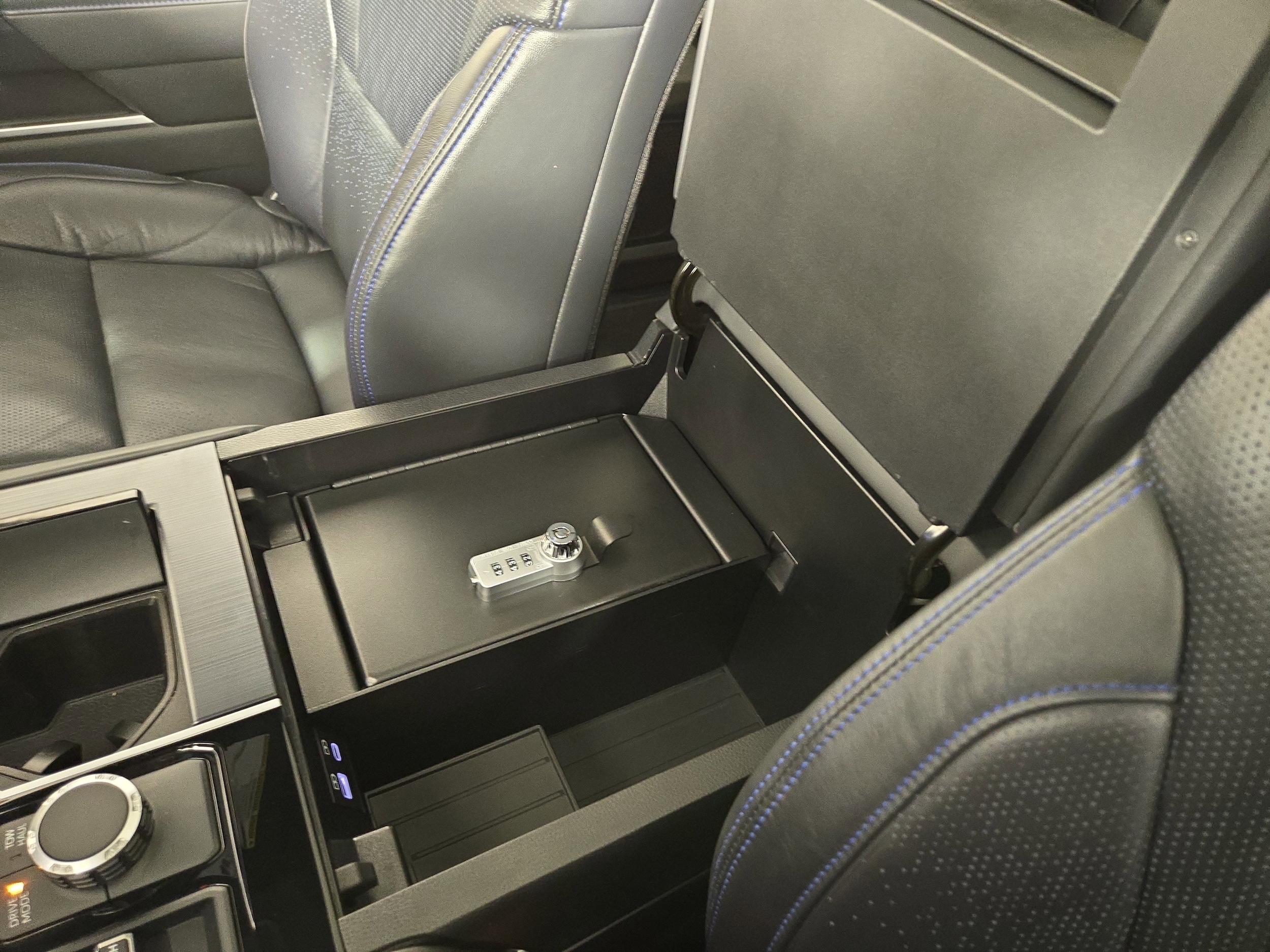 2025 Toyota Sequoia Platinum - Photo 29
