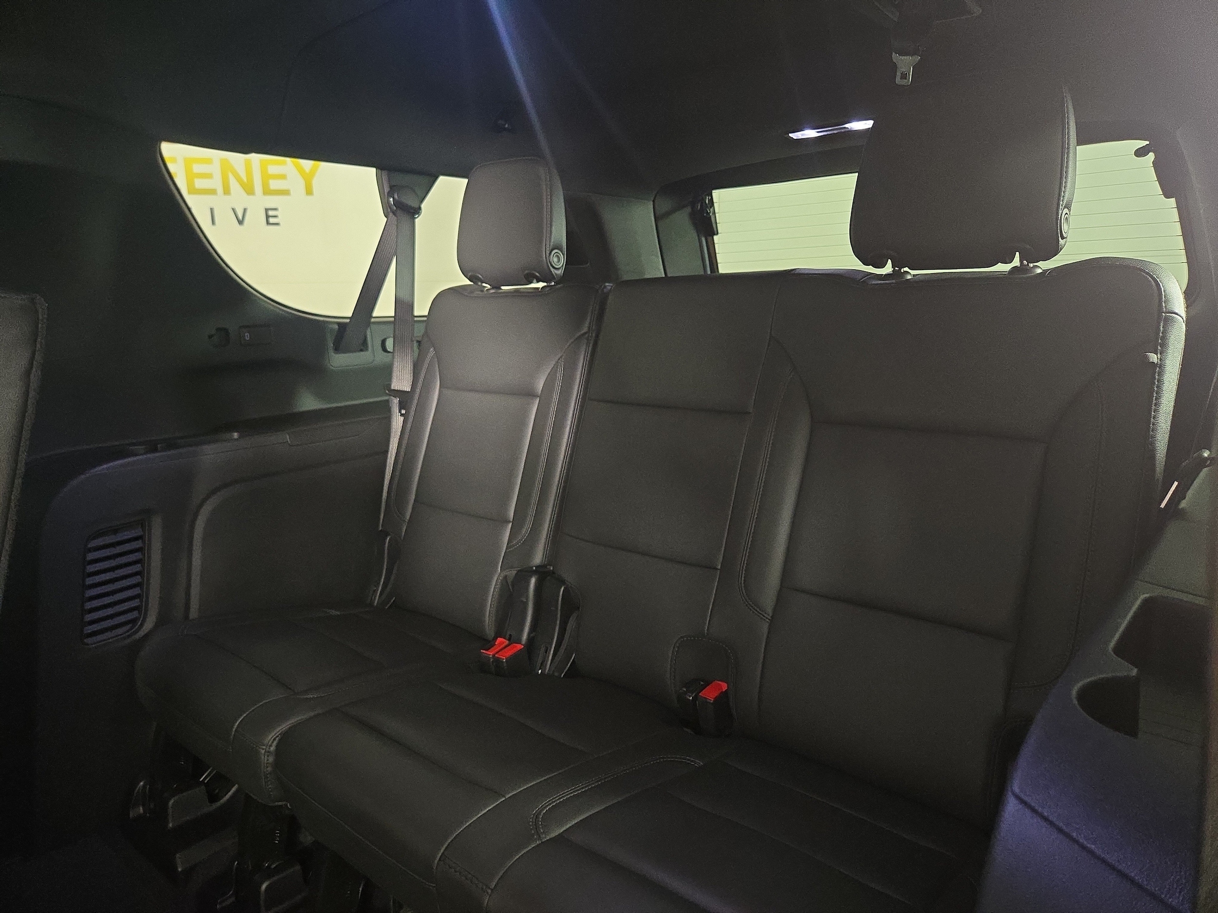 2025 Chevrolet Suburban Z71 - Photo 13
