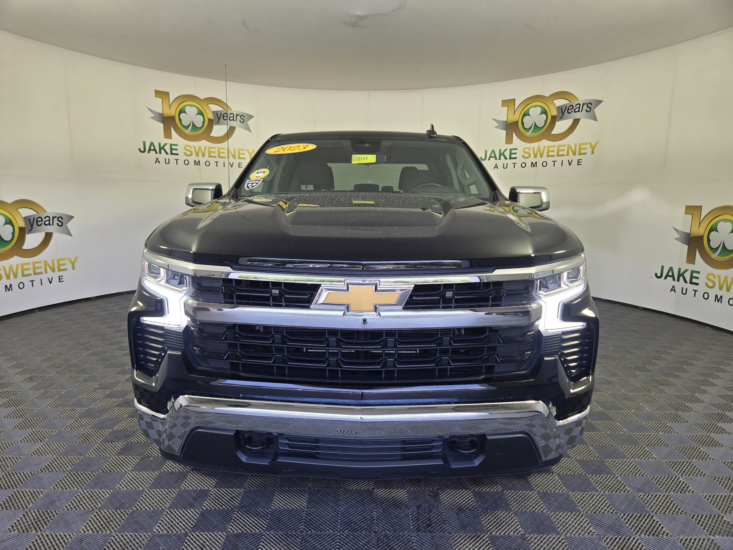 2023 Chevrolet Silverado 1500 LT photo 2