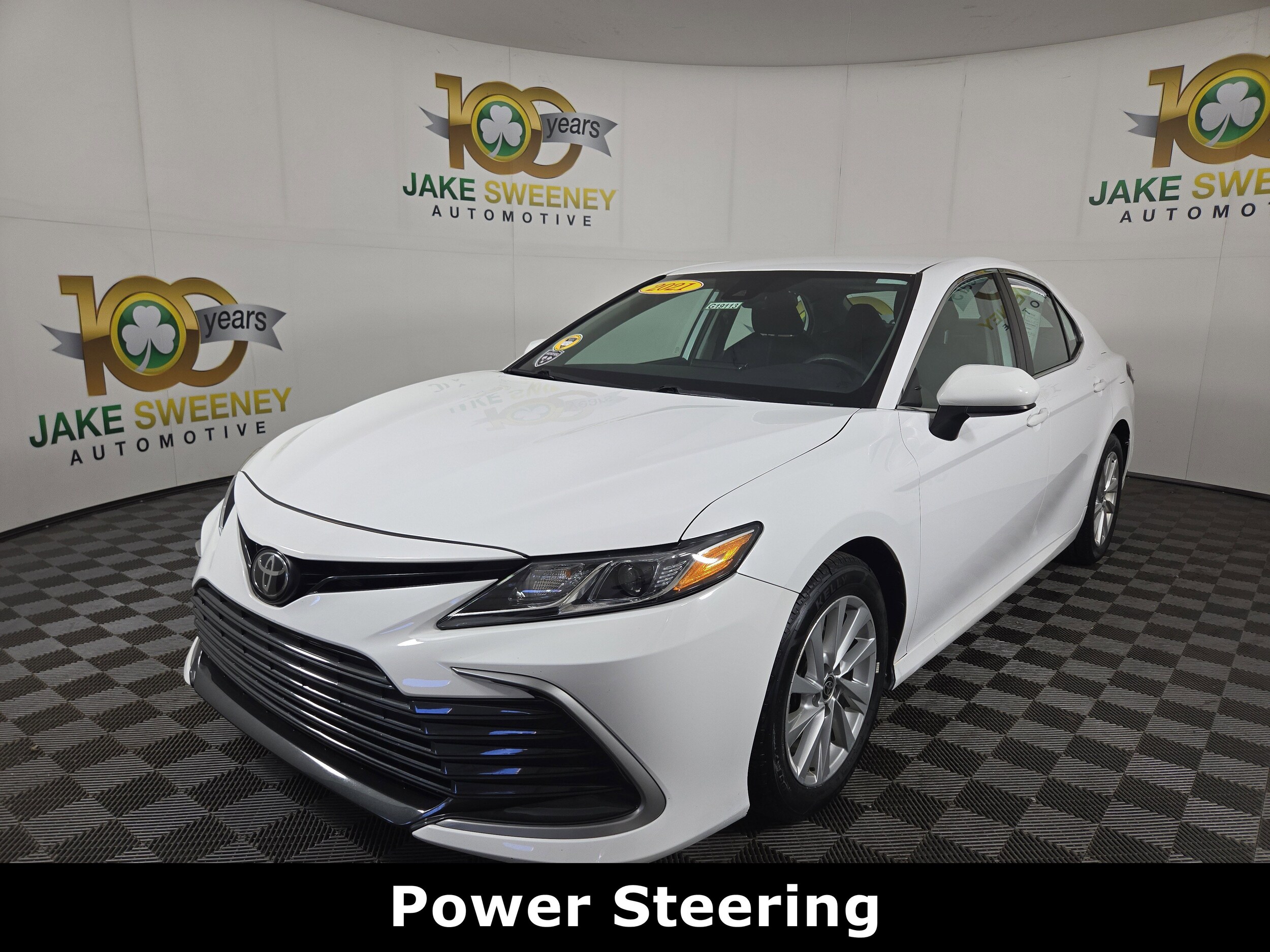 2021 Toyota Camry LE photo 3