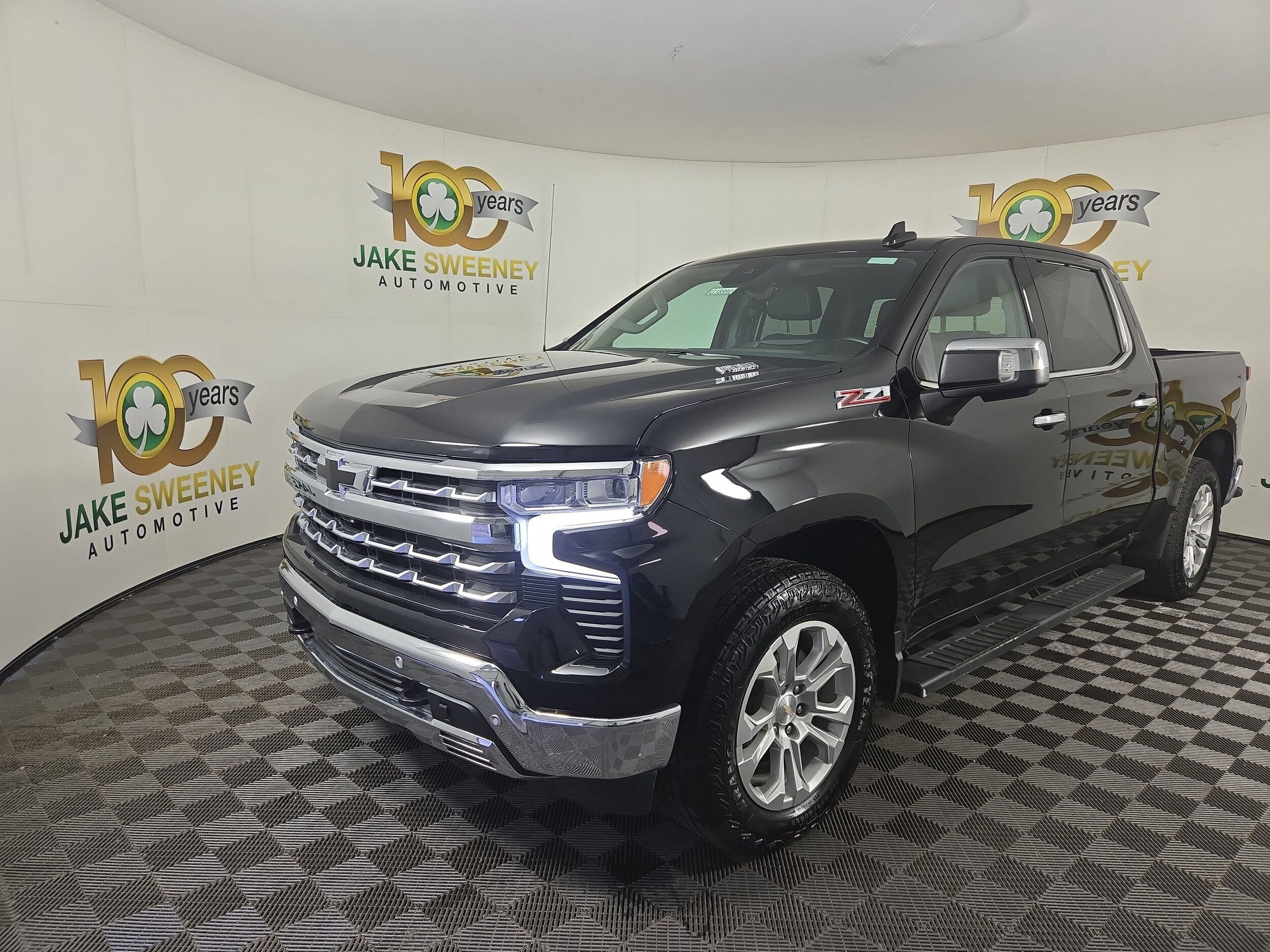 2024 Chevrolet Silverado 1500 LTZ photo 2