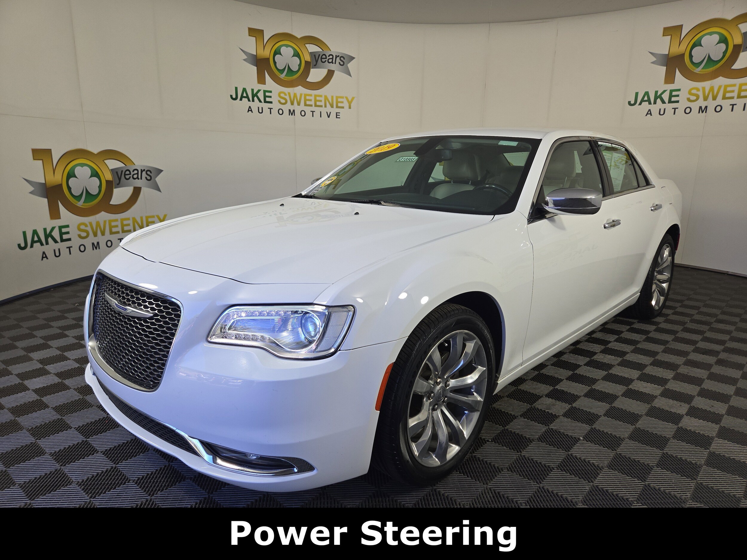 2019 Chrysler 300 Limited photo 2