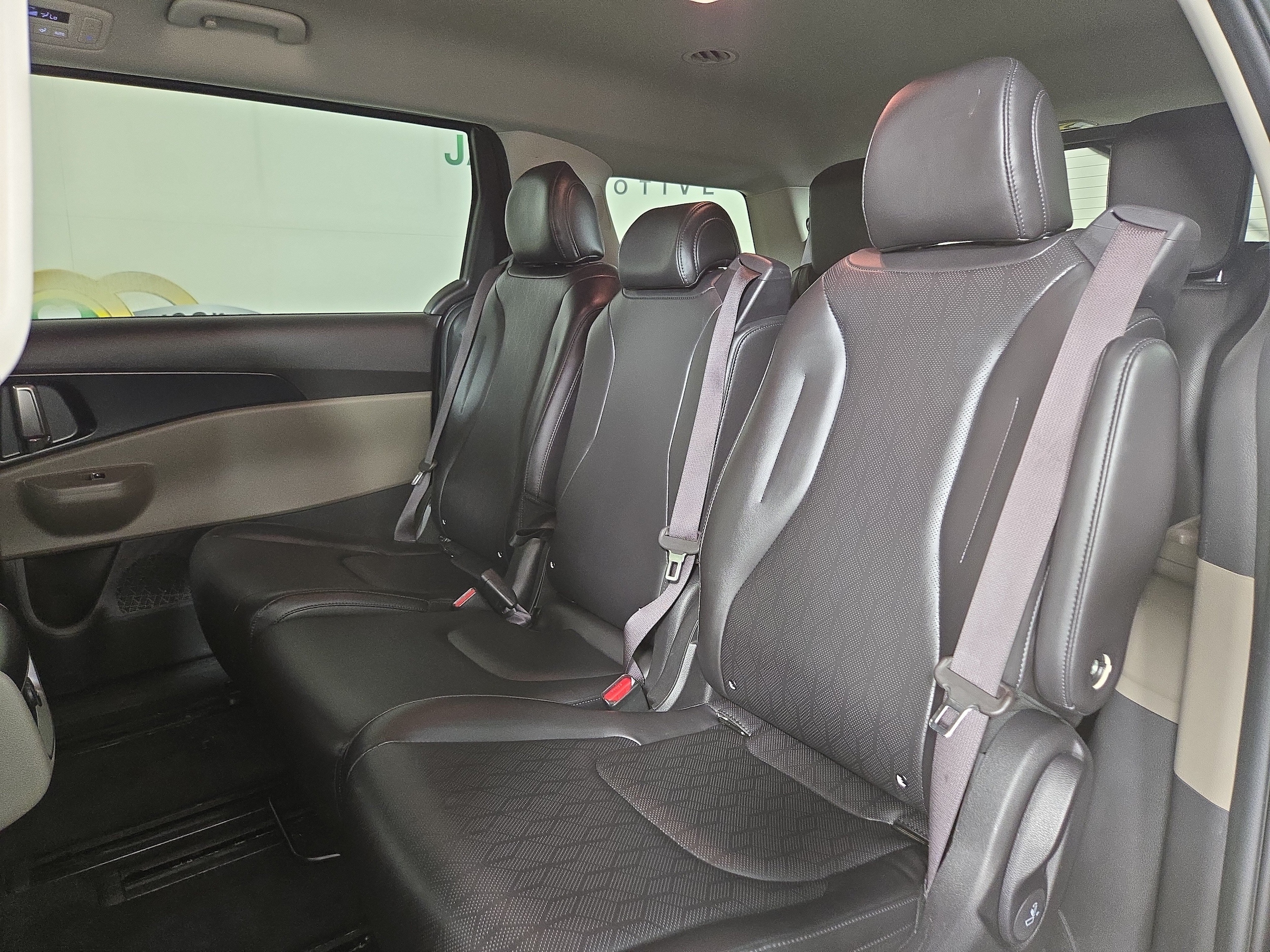 2025 Kia Carnival LXS - Photo 12