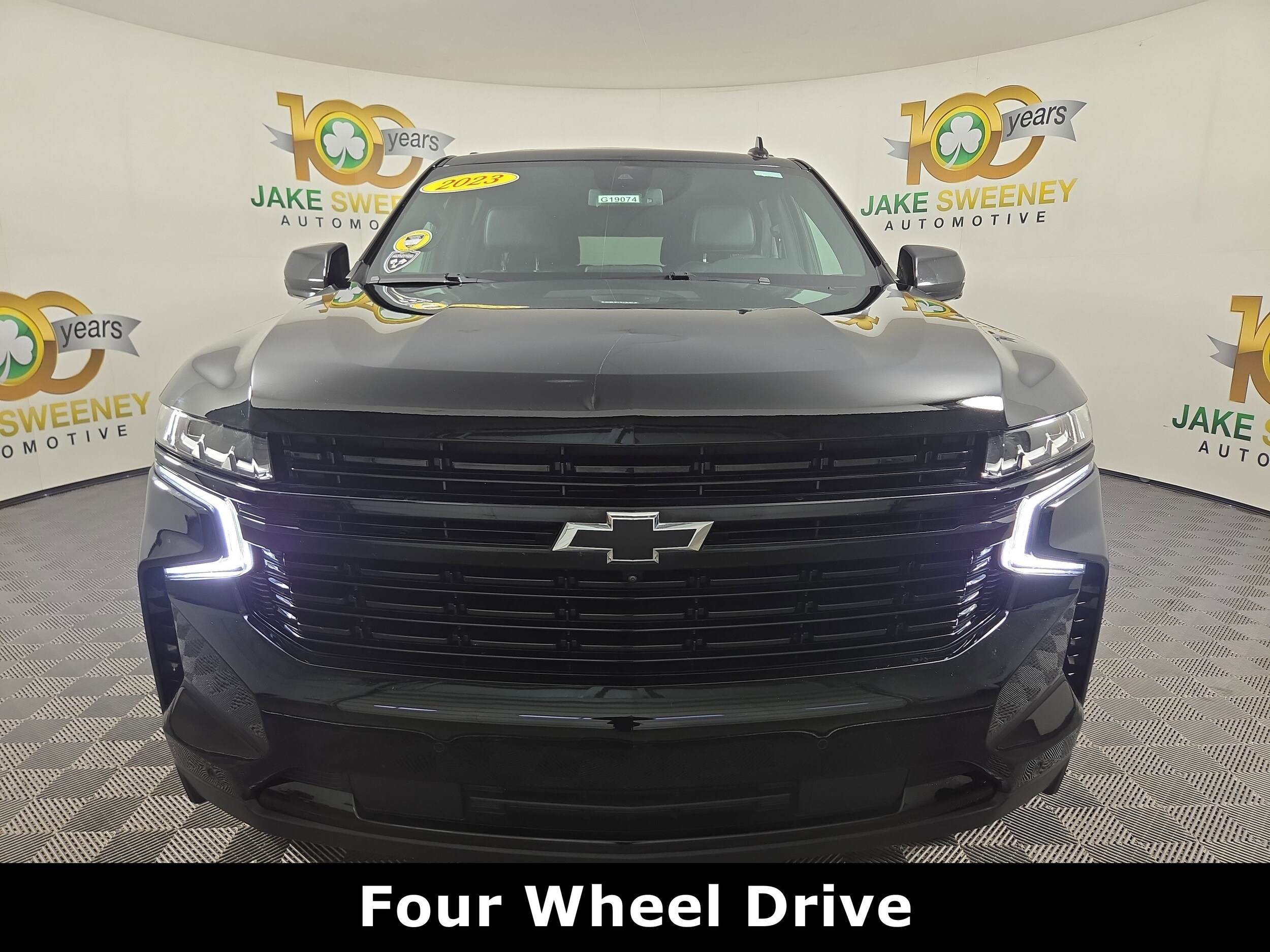 2023 Chevrolet Suburban RST photo 2