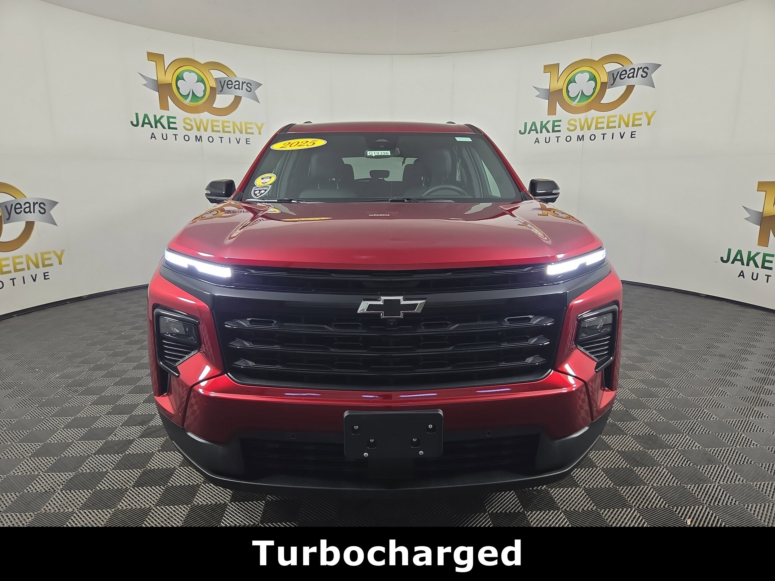 2025 Chevrolet Traverse photo 2