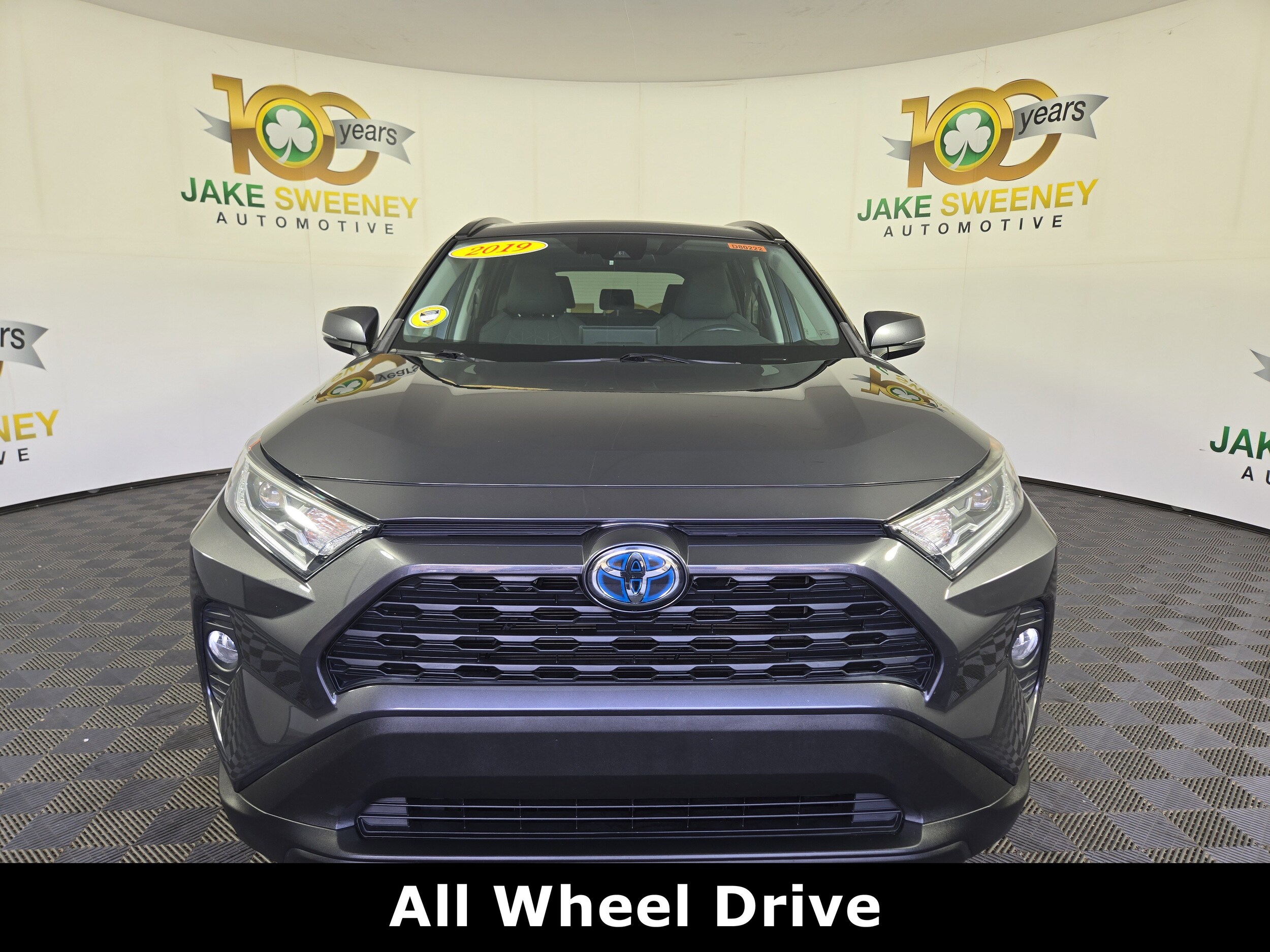 2019 Toyota RAV4 Hybrid XLE photo 2