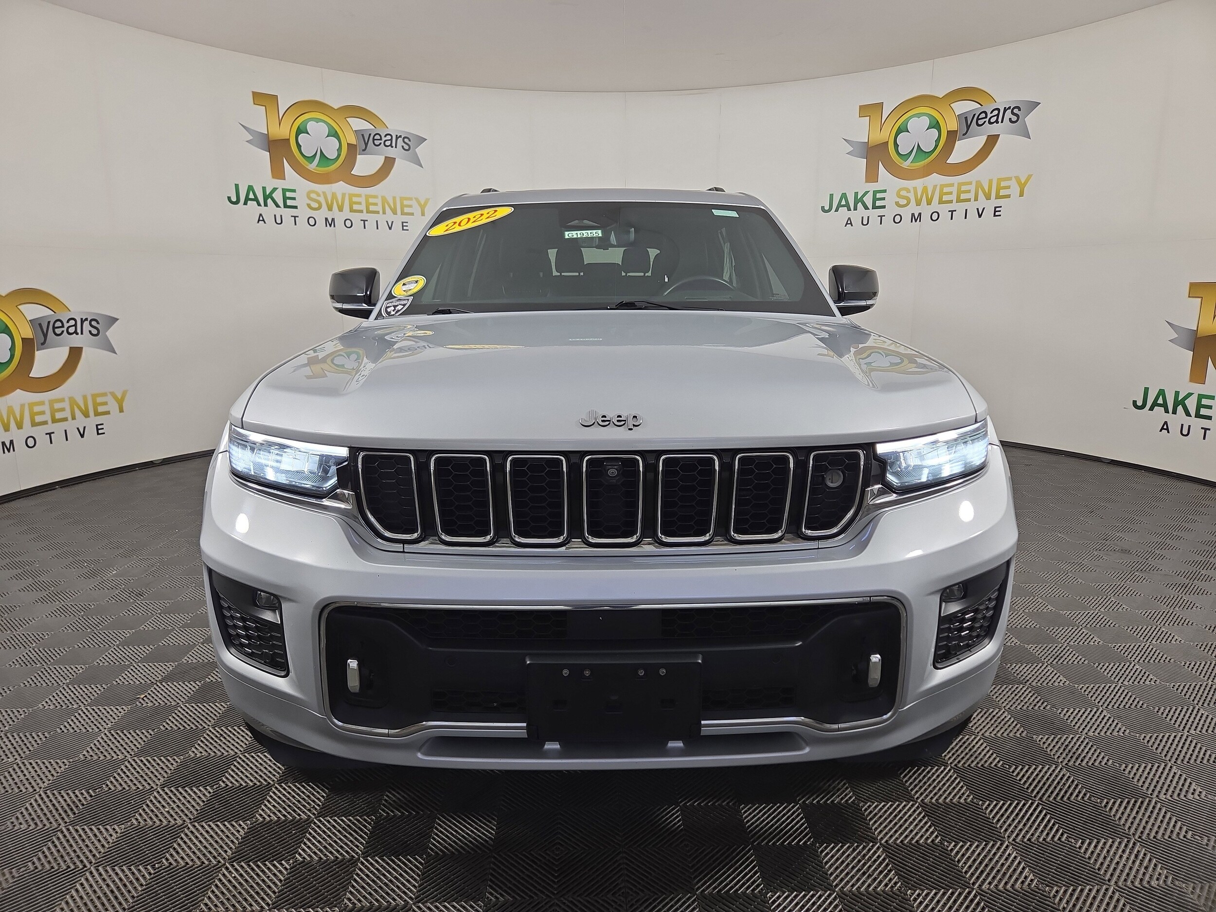 2022 Jeep Grand Cherokee Overland photo 2