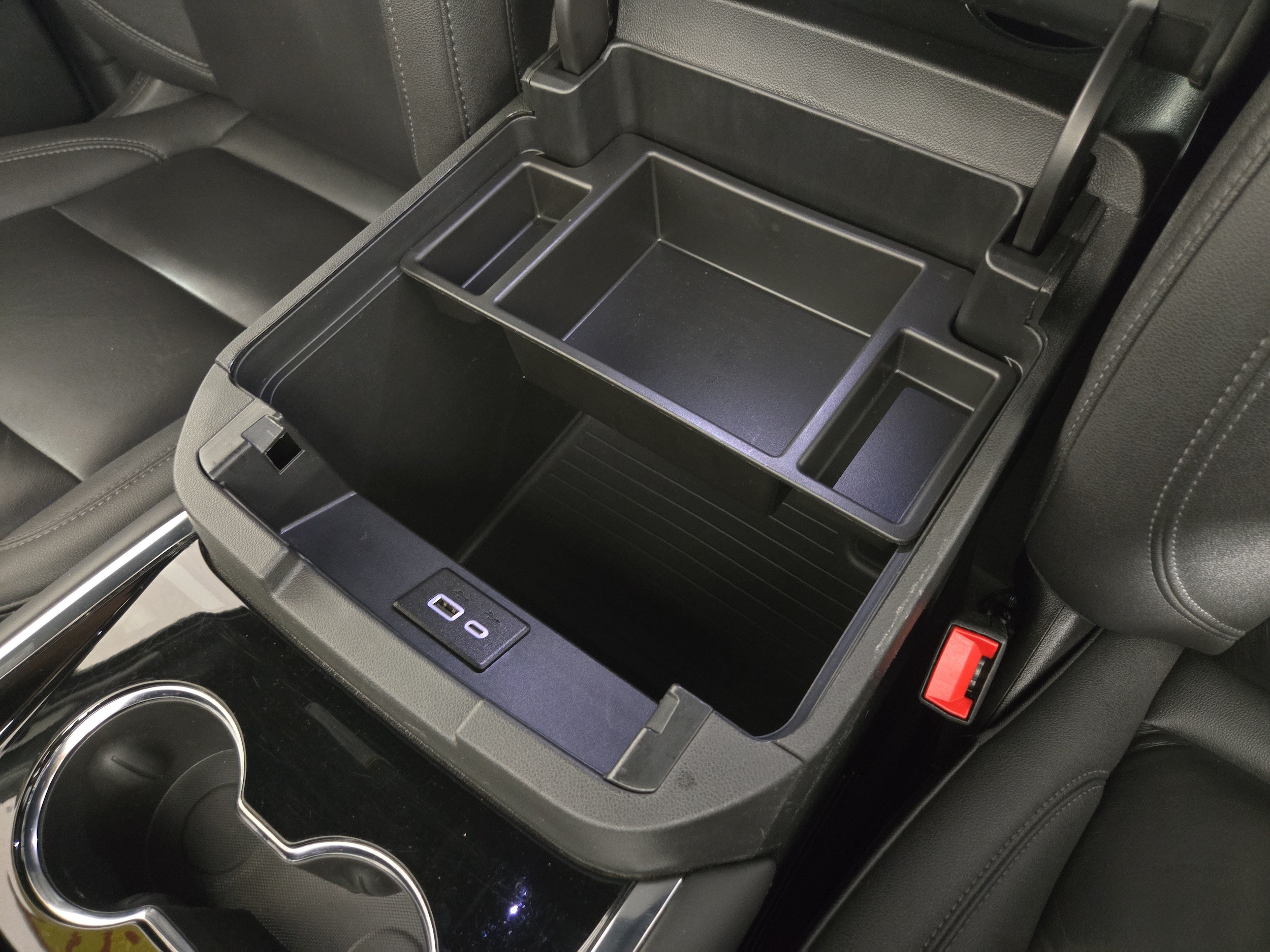 2025 Chevrolet Suburban Z71 - Photo 30