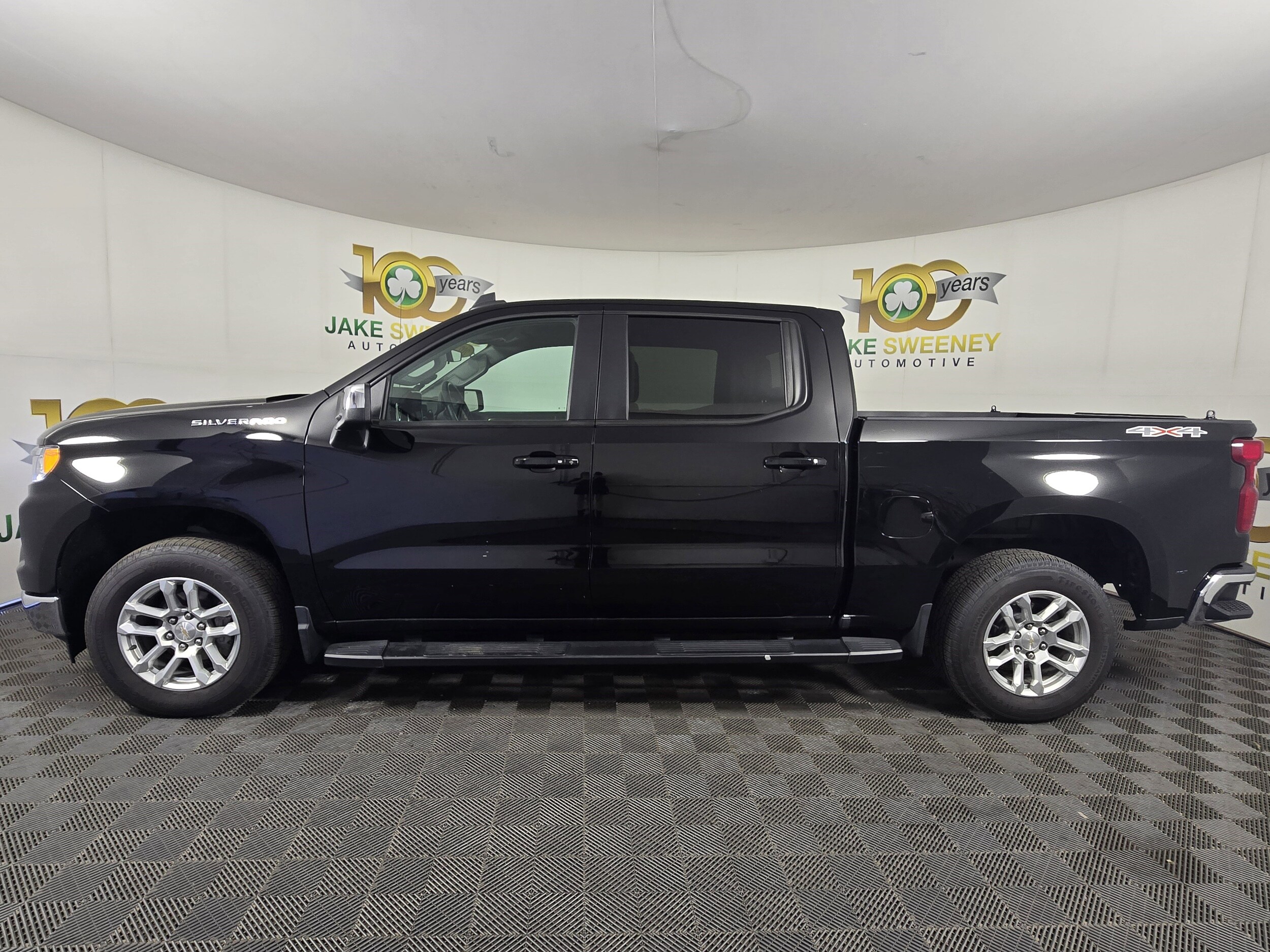 2023 Chevrolet Silverado 1500 LT photo 4