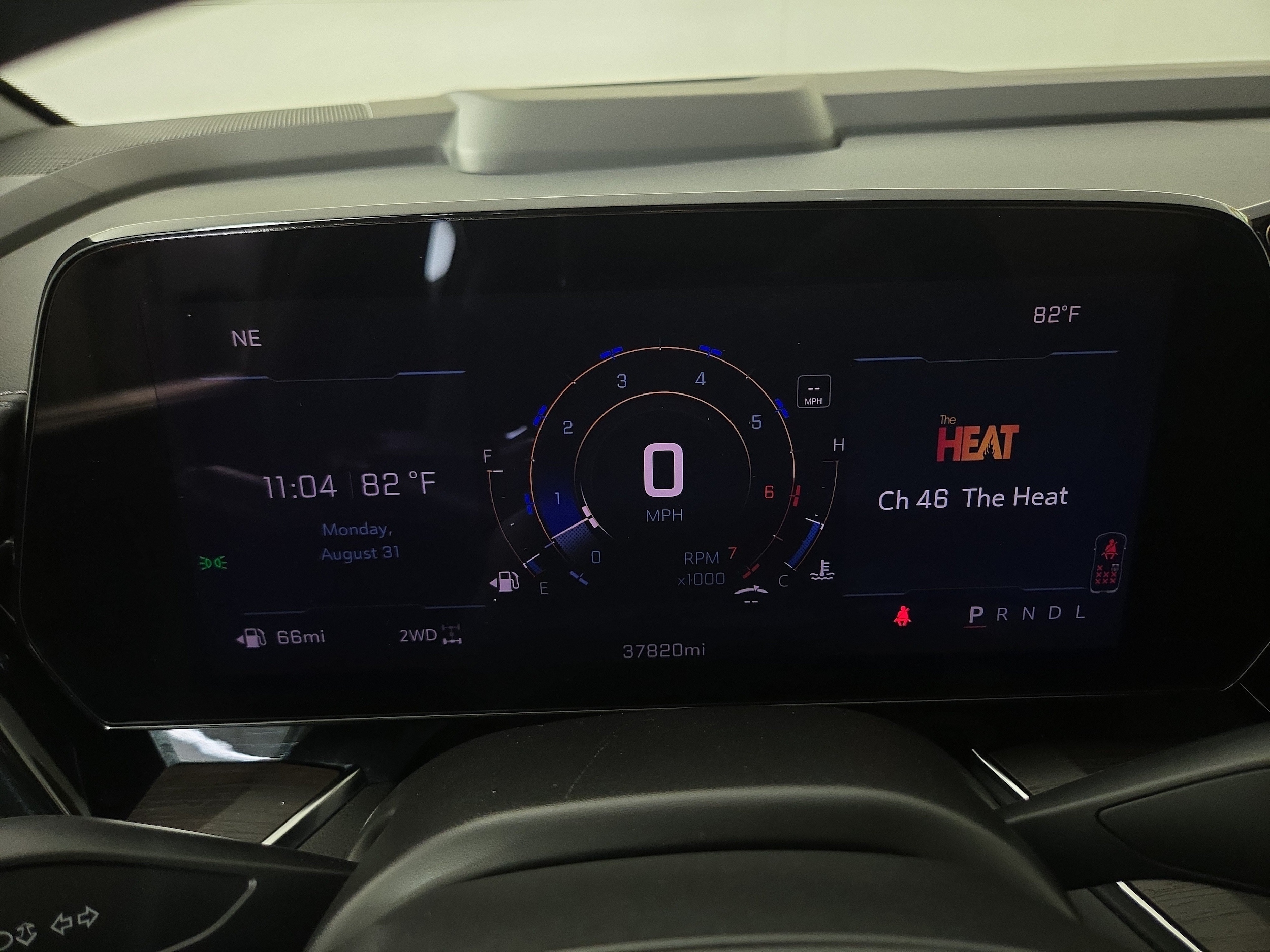 2025 Chevrolet Suburban Z71 - Photo 18
