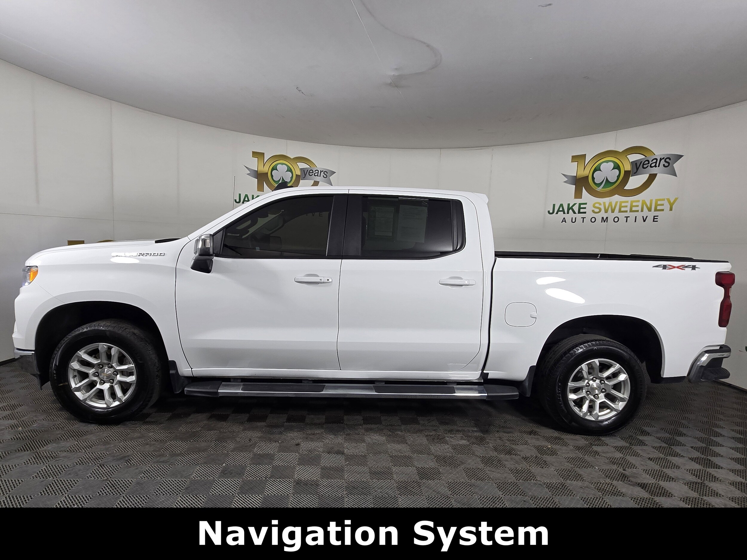 2024 Chevrolet Silverado 1500 LT photo 4