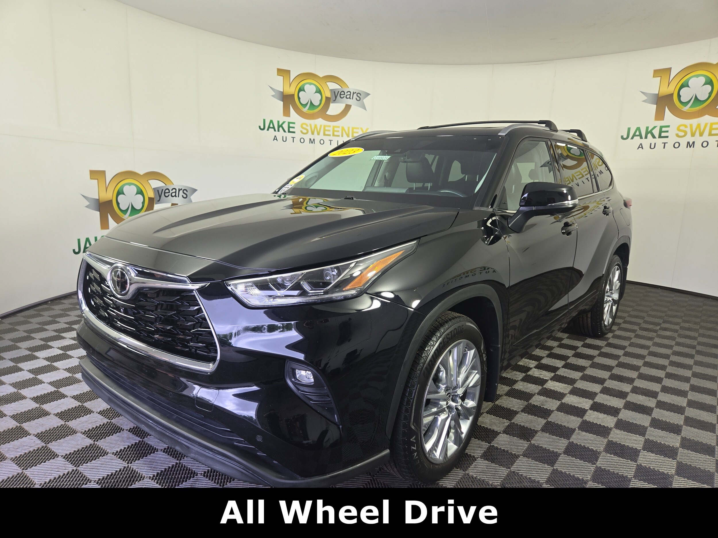2023 Toyota Highlander Limited photo 2