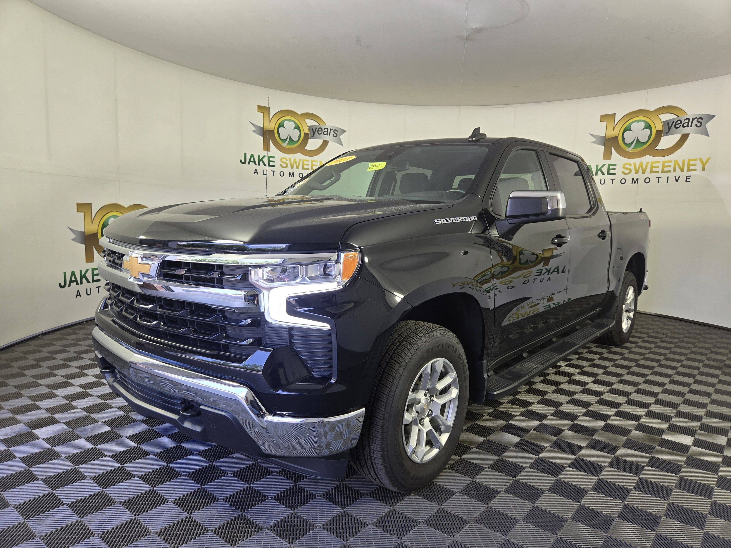 2023 Chevrolet Silverado 1500 LT photo 3