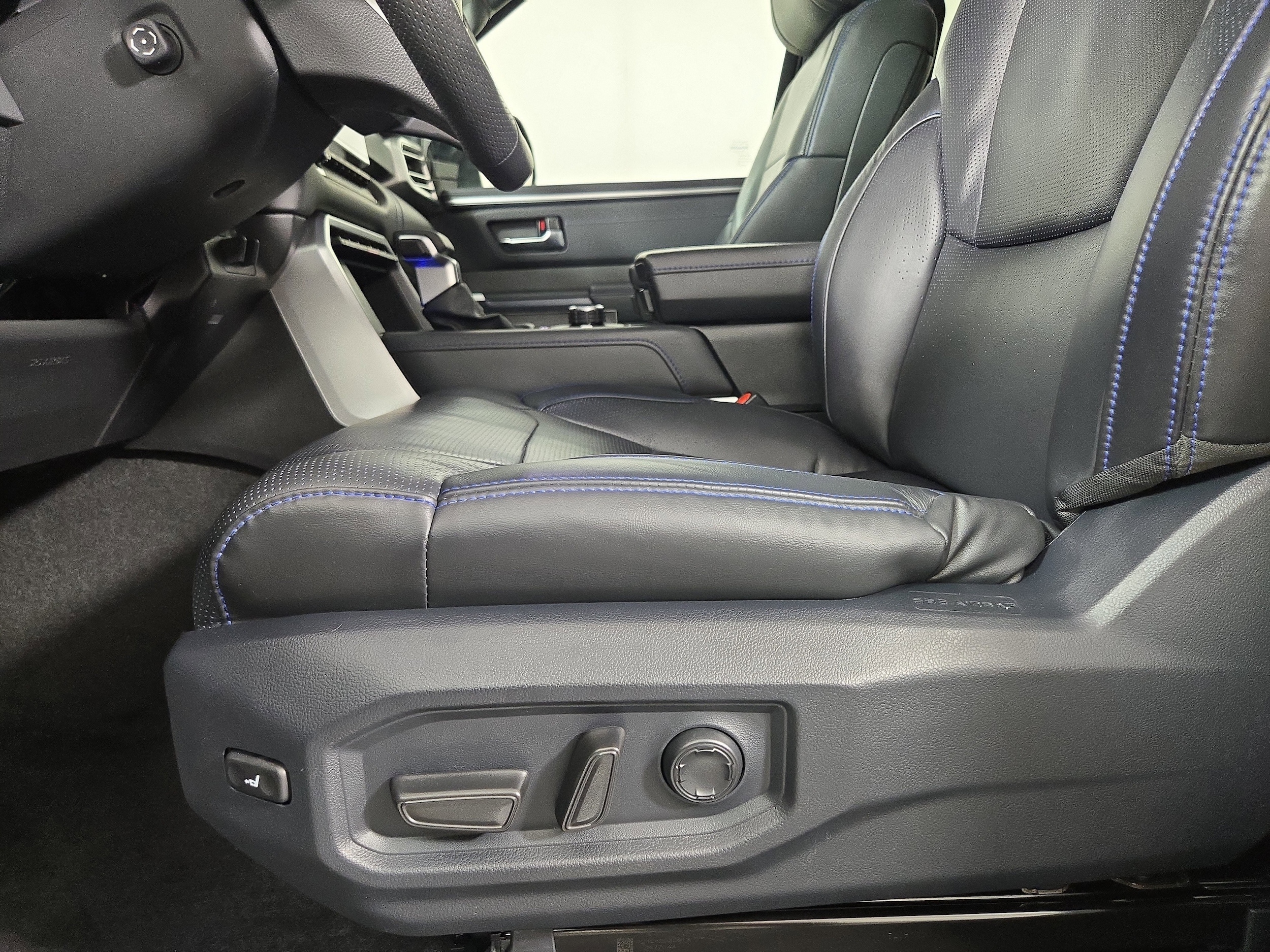 2025 Toyota Sequoia Platinum - Photo 31