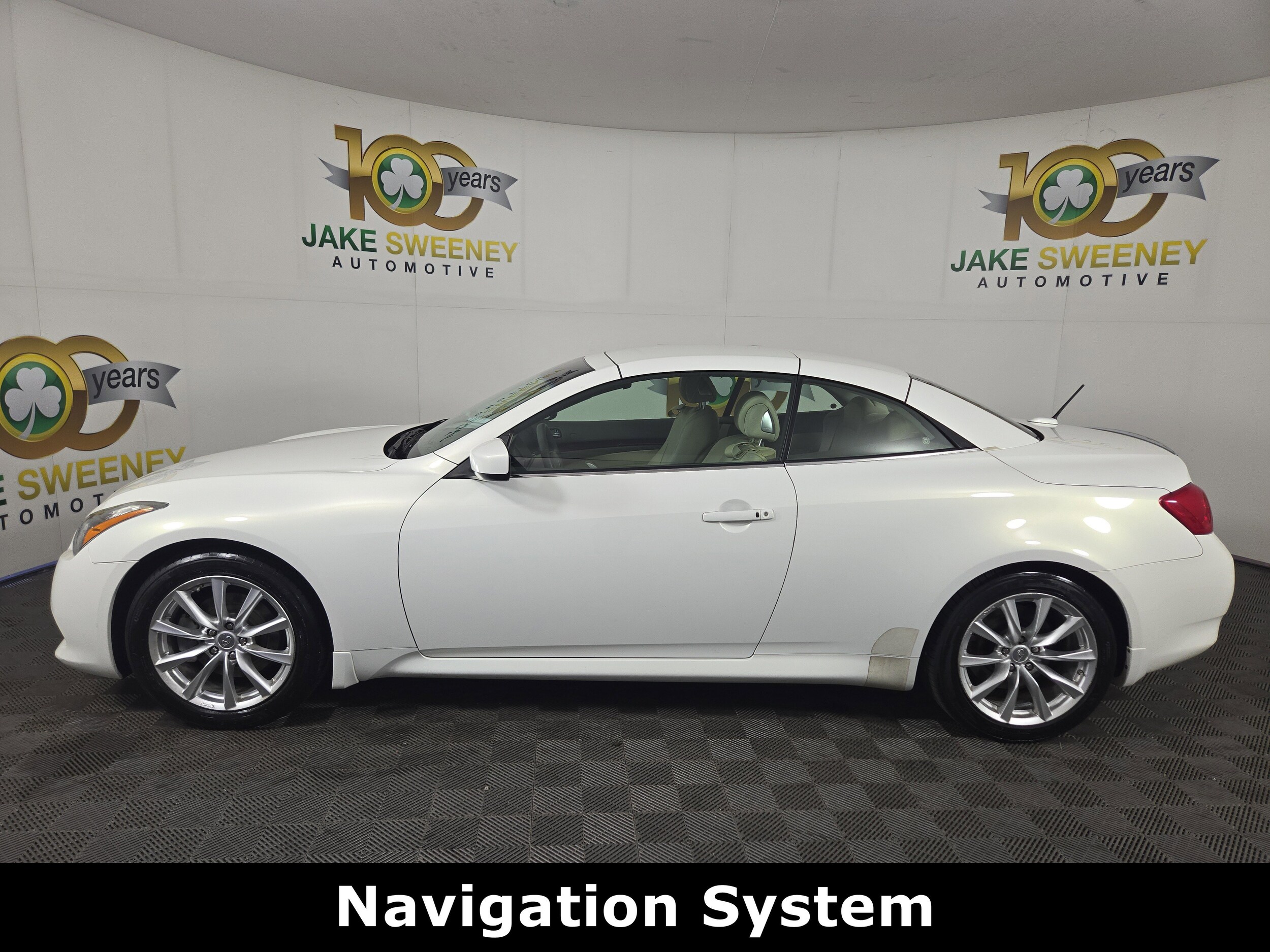 2011 Infiniti G37 Convertible photo 2
