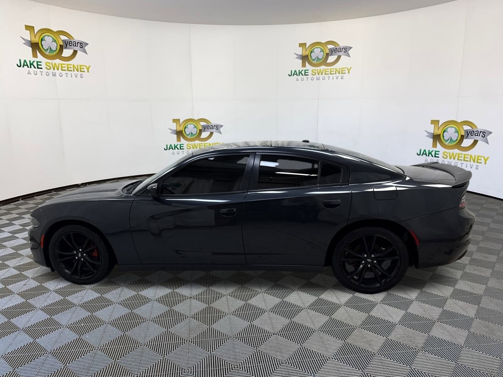 2018 Dodge Charger SXT photo 4
