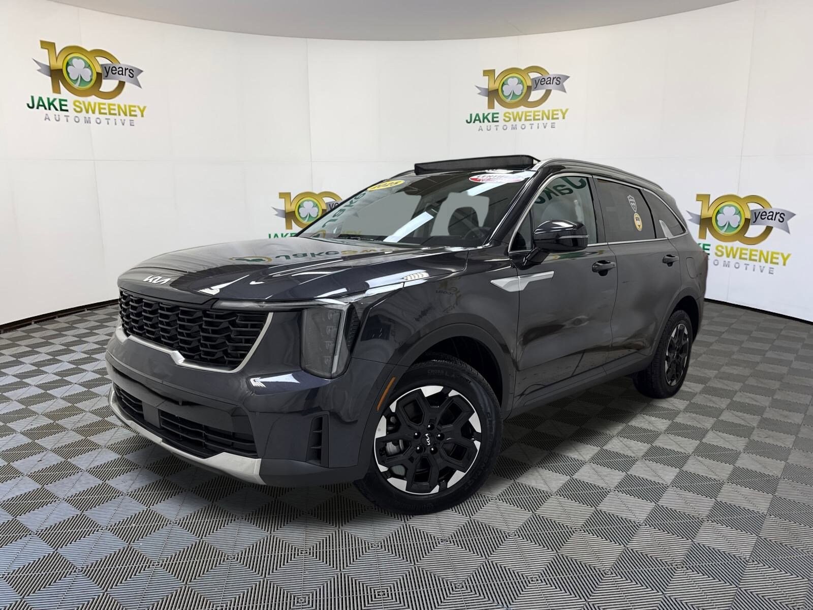 2025 Kia Sorento S photo 3