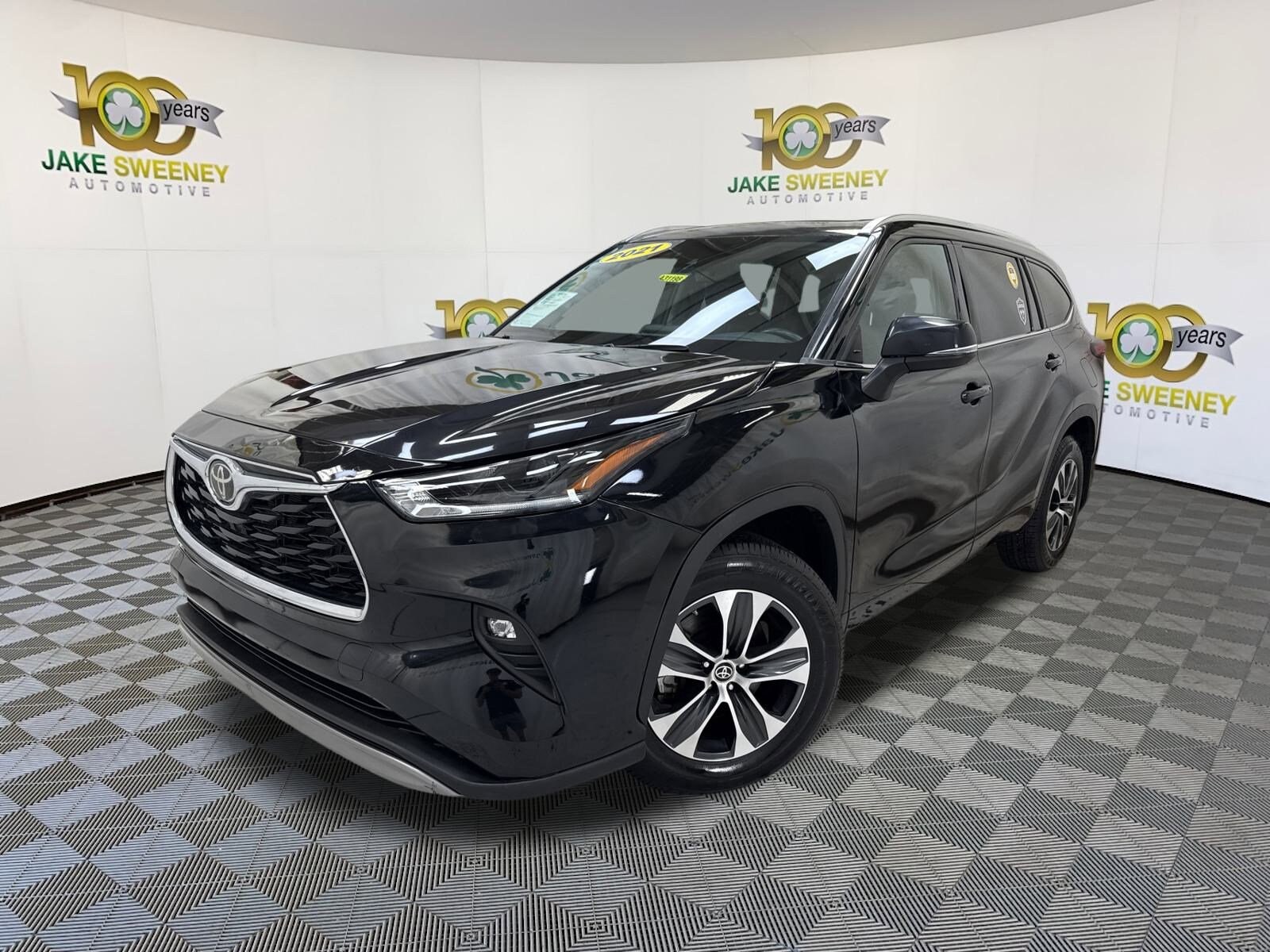 2021 Toyota Highlander XLE photo 3