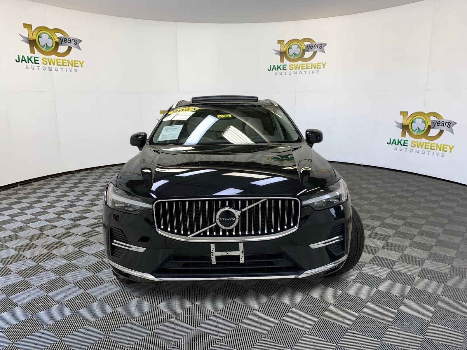 2023 Volvo XC60 B5 Plus photo 2