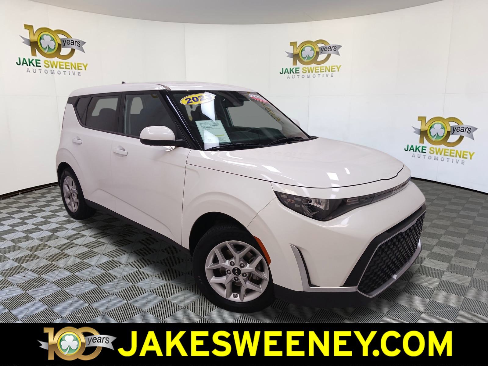 2023 Kia Soul LX's photo