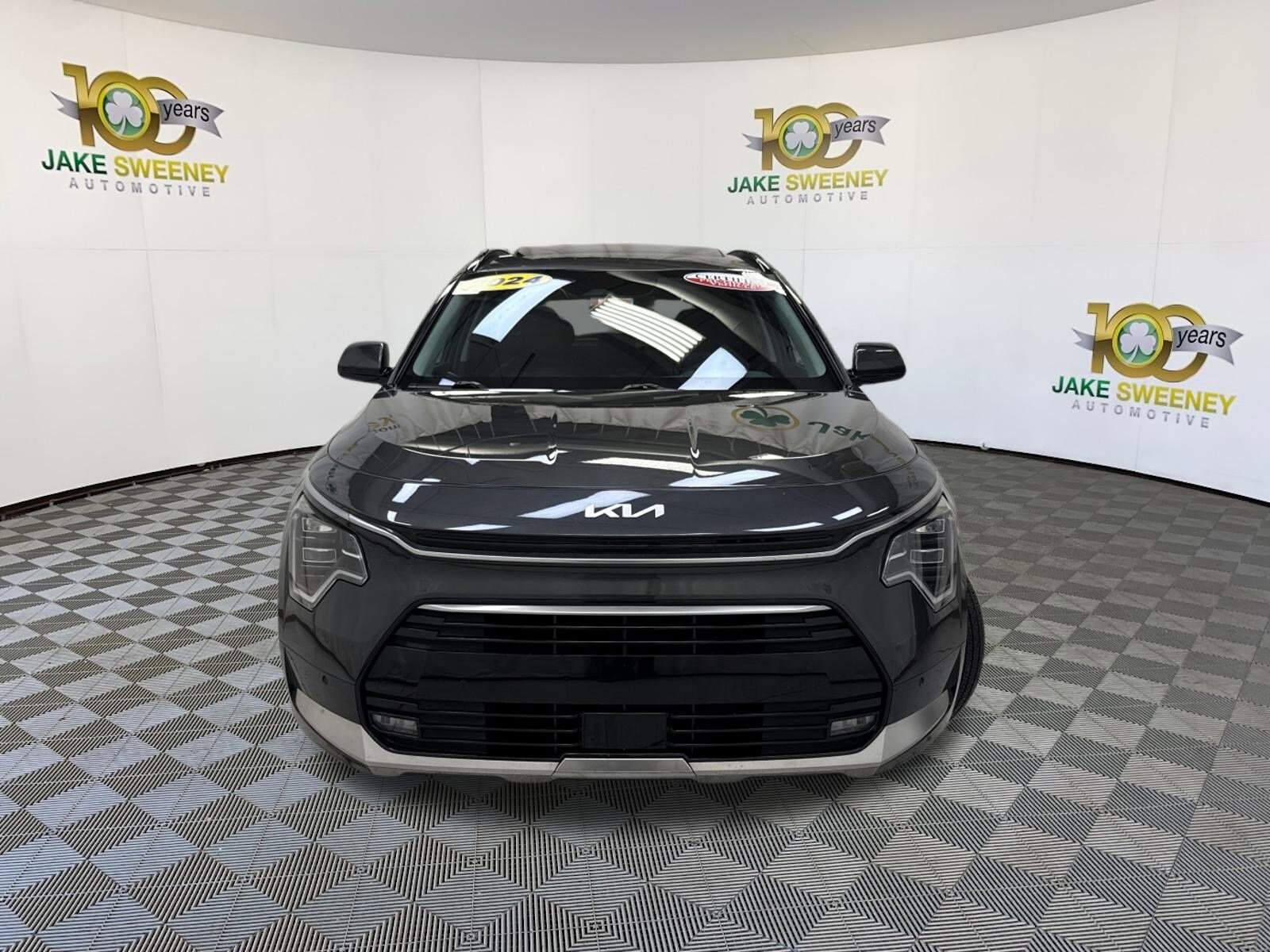 2024 Kia Niro Plug-In Hybrid SX Touring photo 2