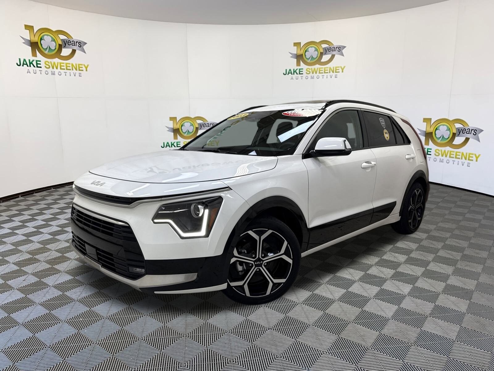 2023 Kia Niro EX Touring photo 2