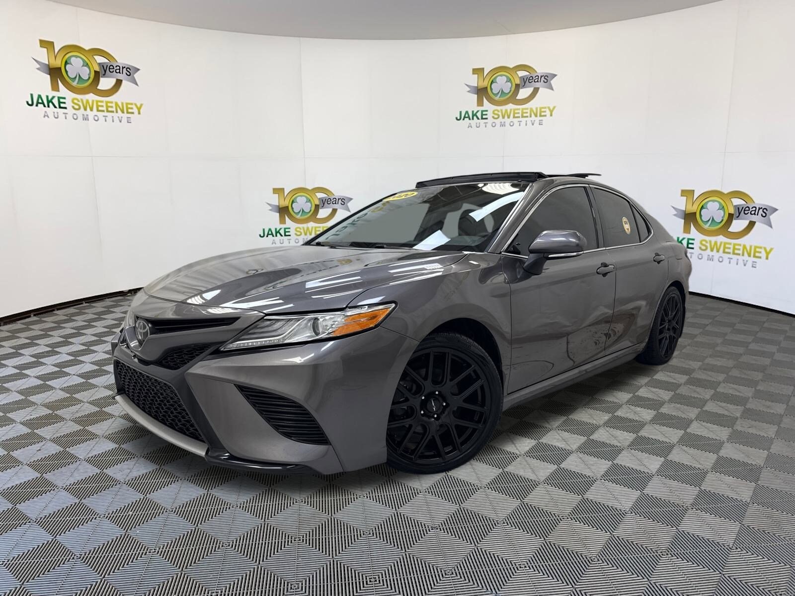 2020 Toyota Camry XSE photo 3