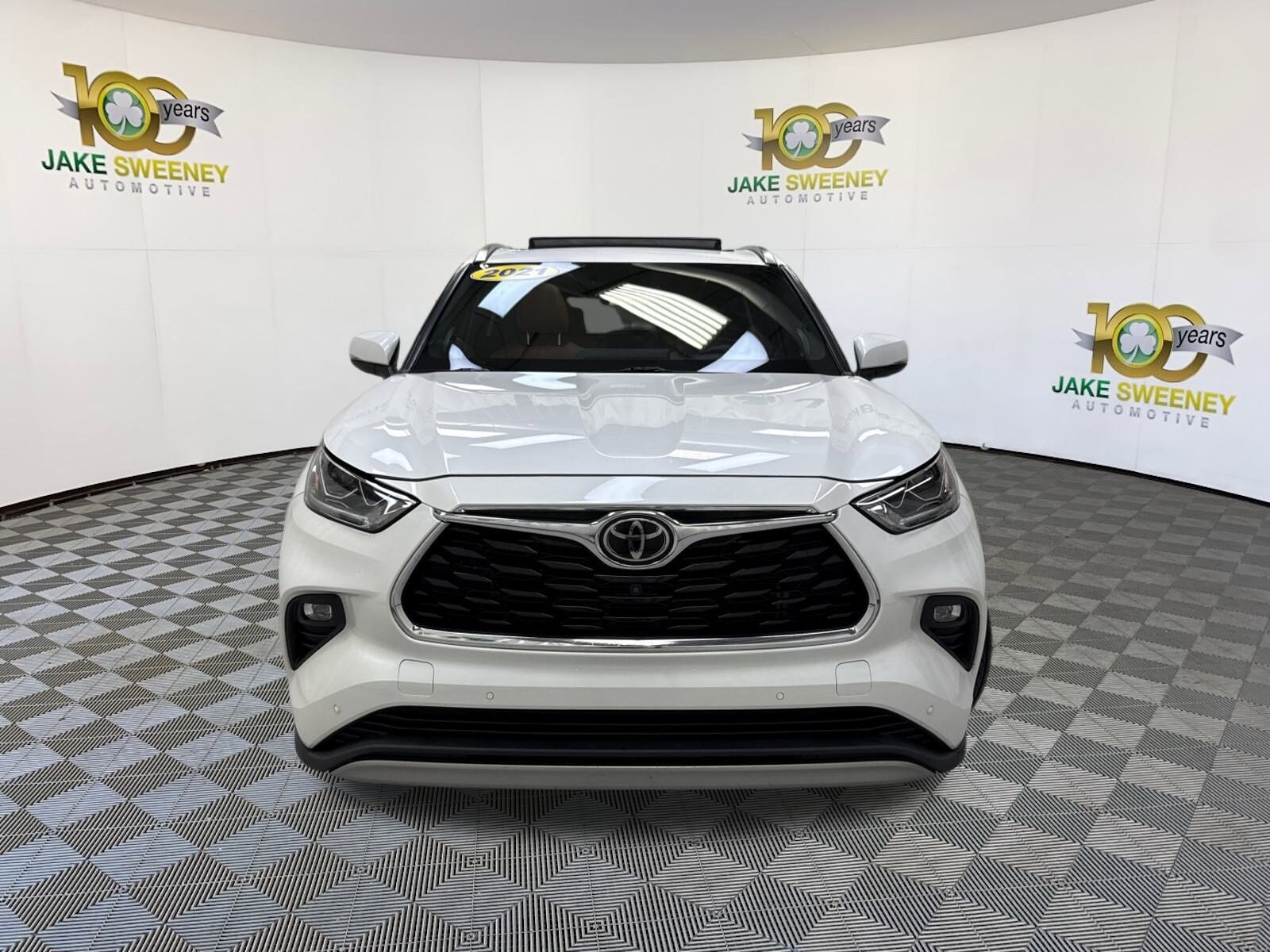 2021 Toyota Highlander Platinum photo 2