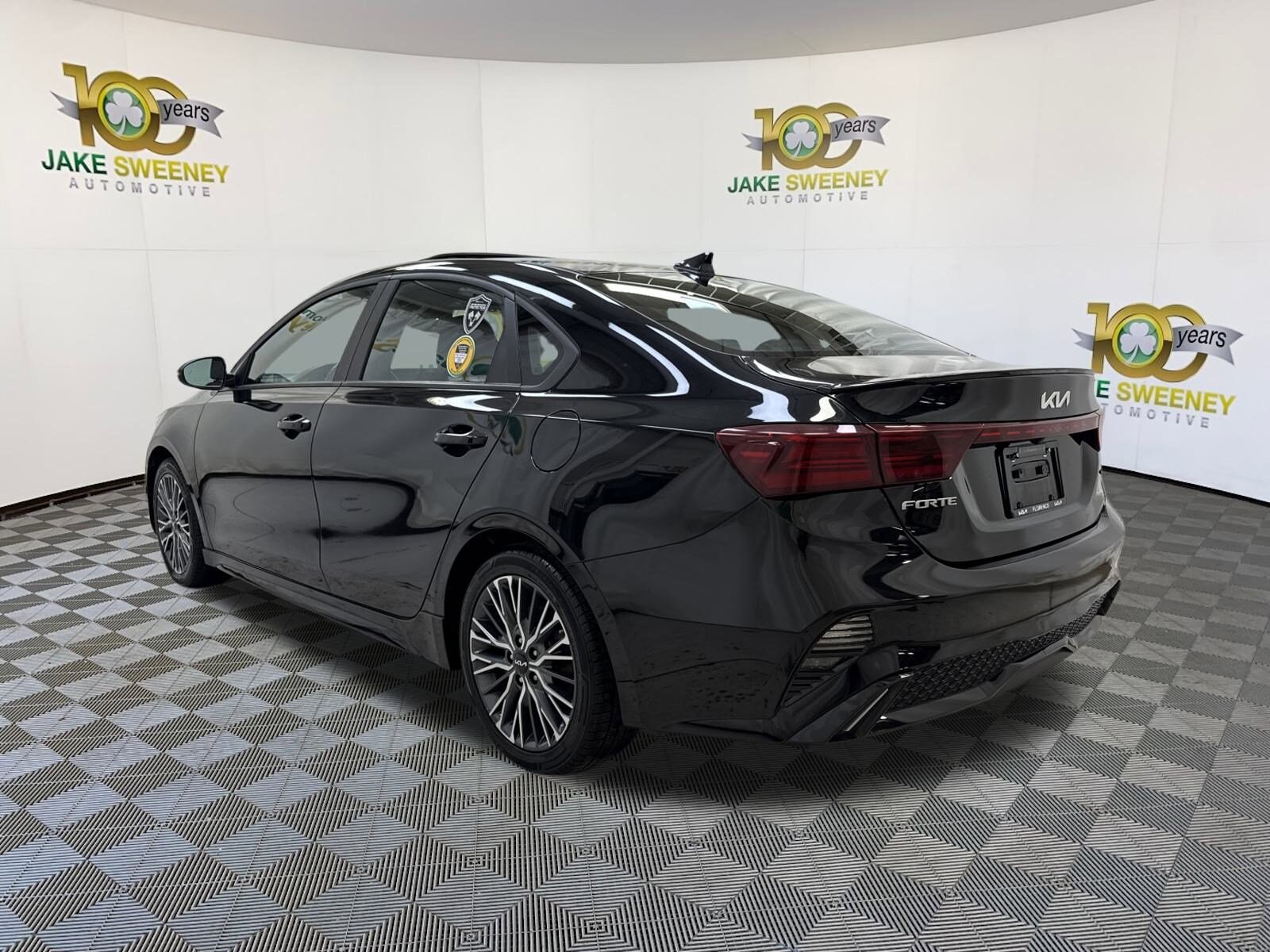 2023 Kia Forte GT-Line photo 2