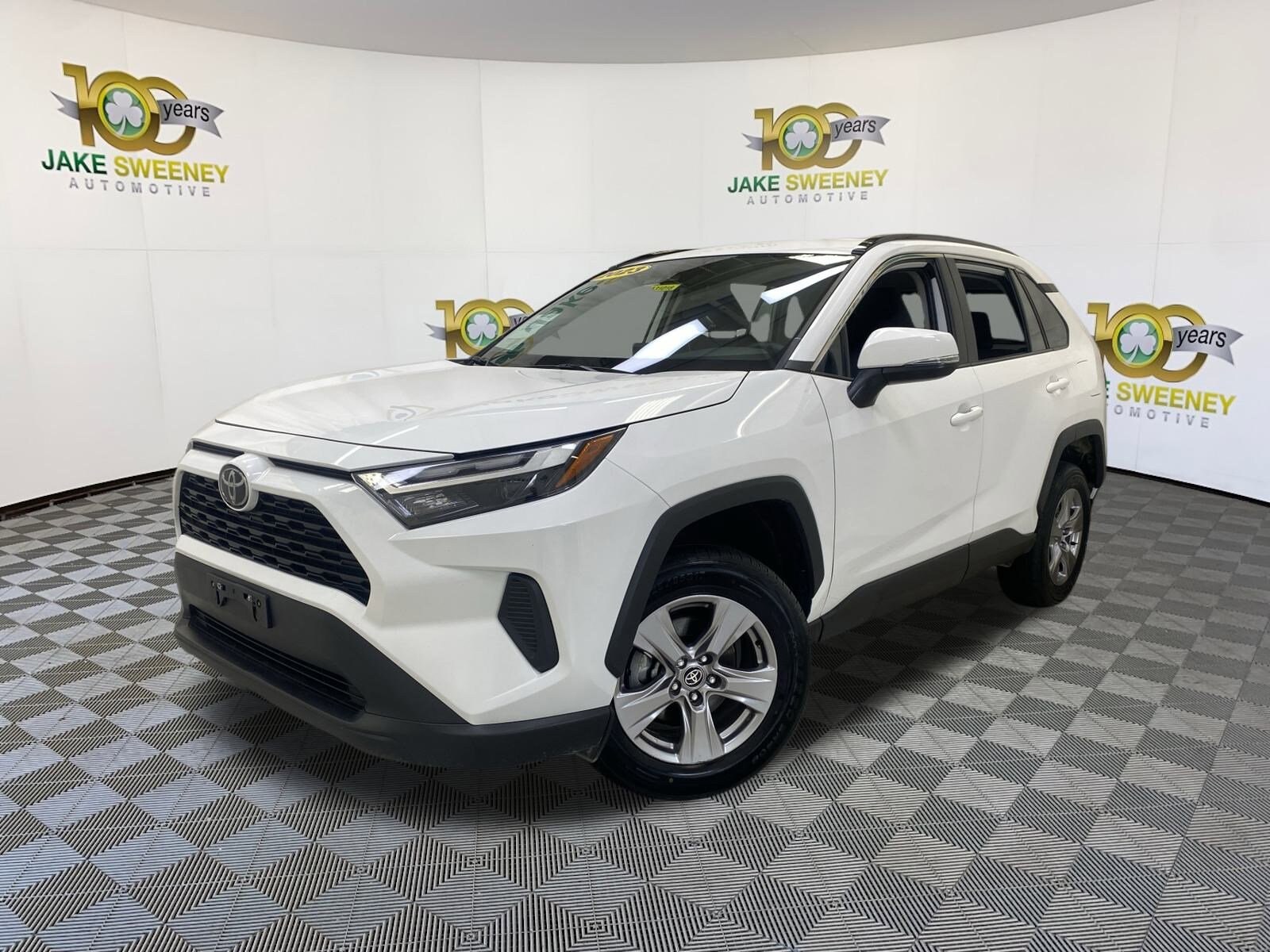 2023 Toyota RAV4 XLE photo 3