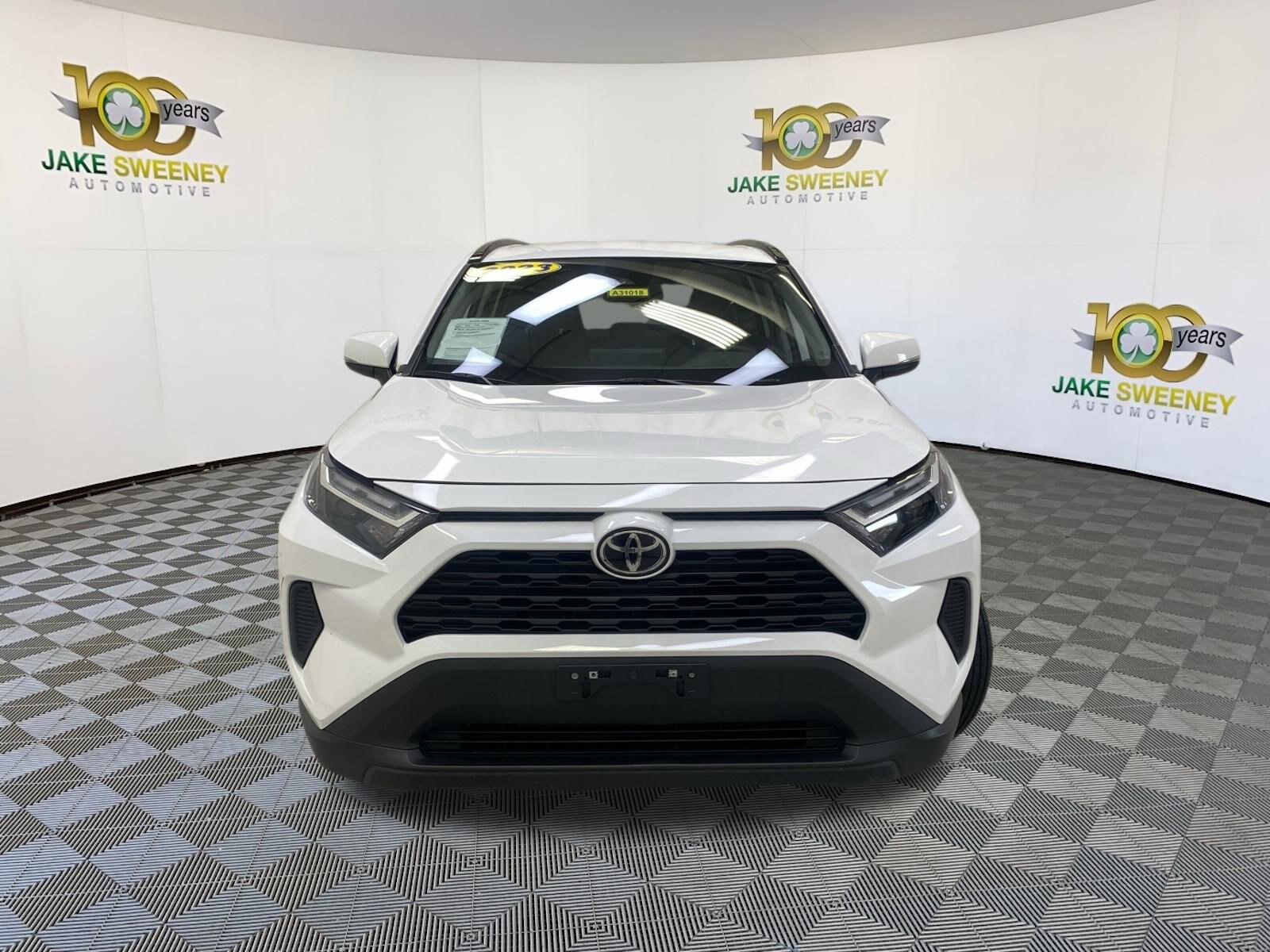 2023 Toyota RAV4 XLE photo 2