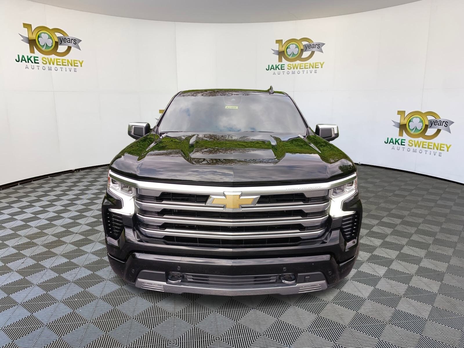 2024 Chevrolet Silverado 1500 High Country photo 2