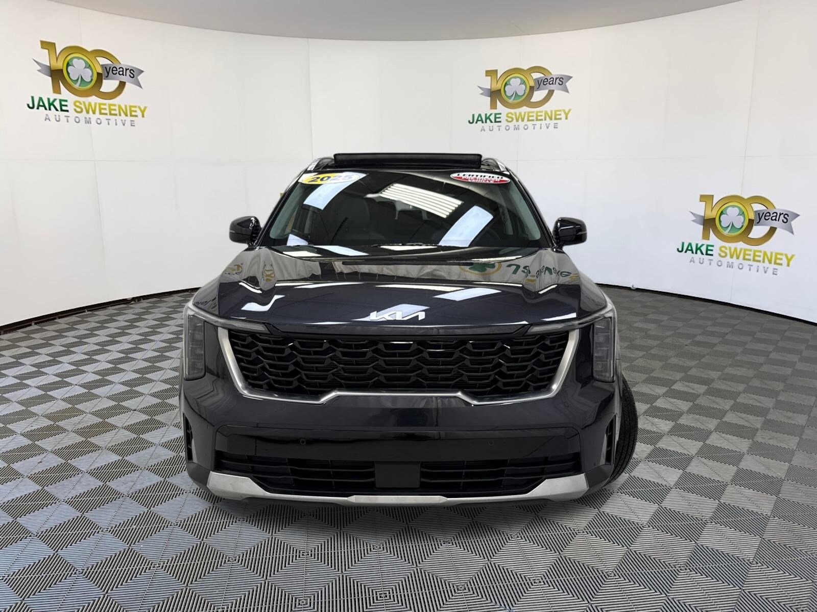 2025 Kia Sorento S photo 2