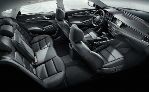 2017 KIA Cadenza interior