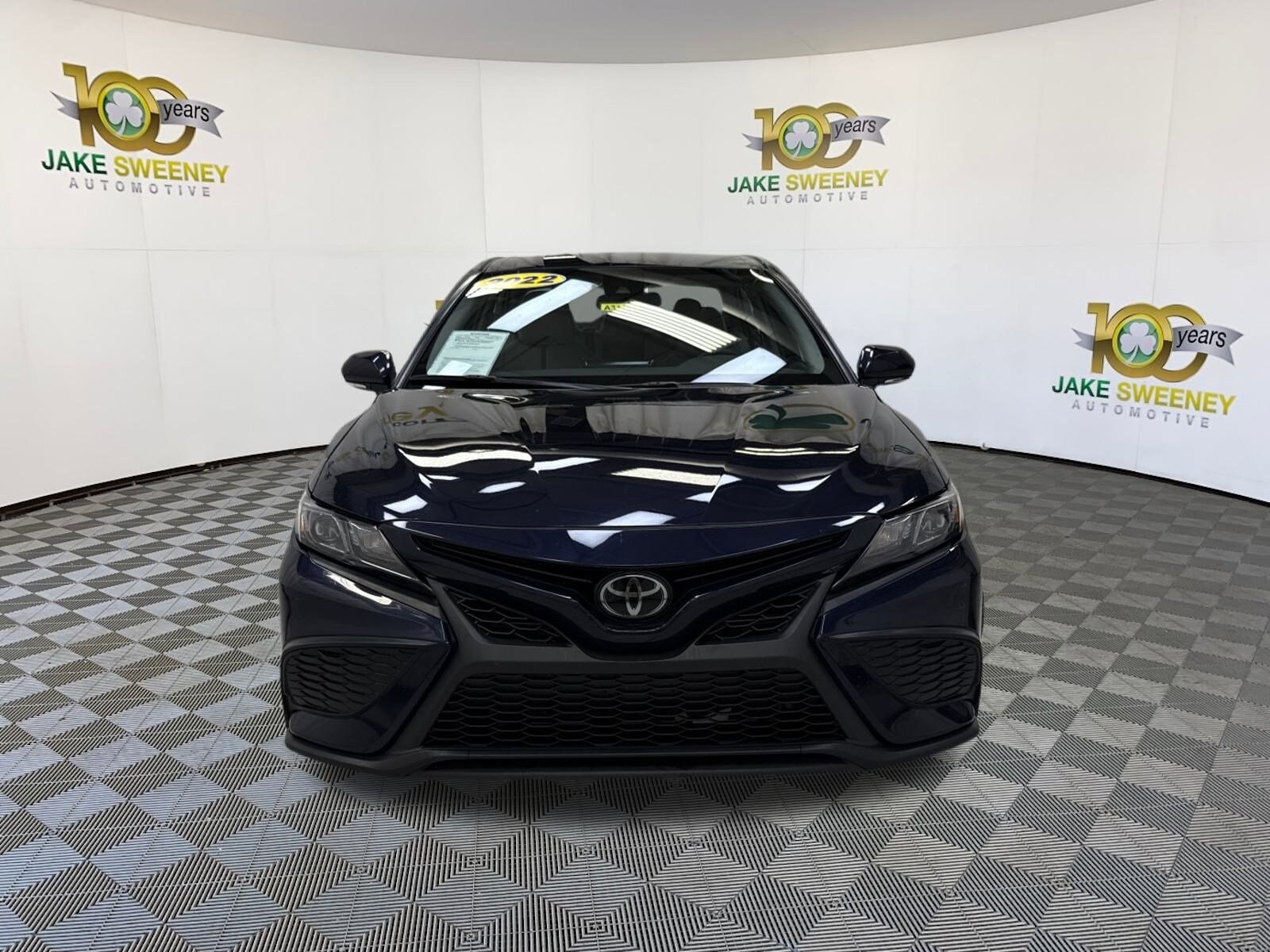 2022 Toyota Camry SE photo 2