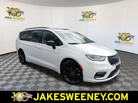 2025 Chrysler Pacifica Limited Van Passenger Van