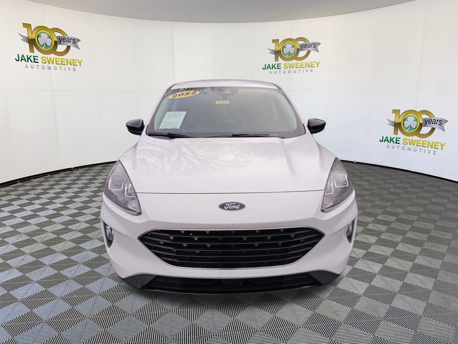 2022 Ford Escape SEL photo 2