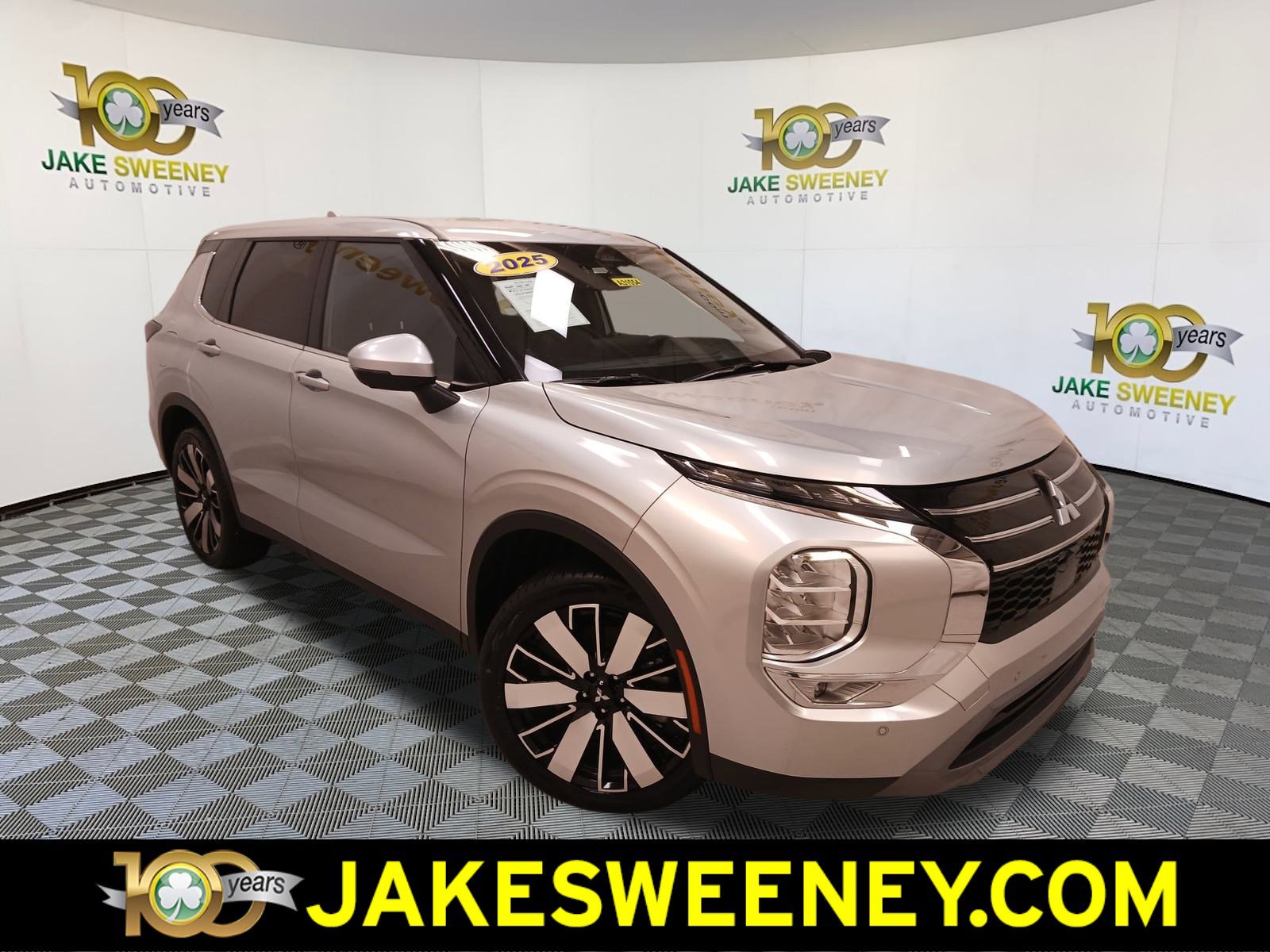 2025 Mitsubishi Outlander SE's photo