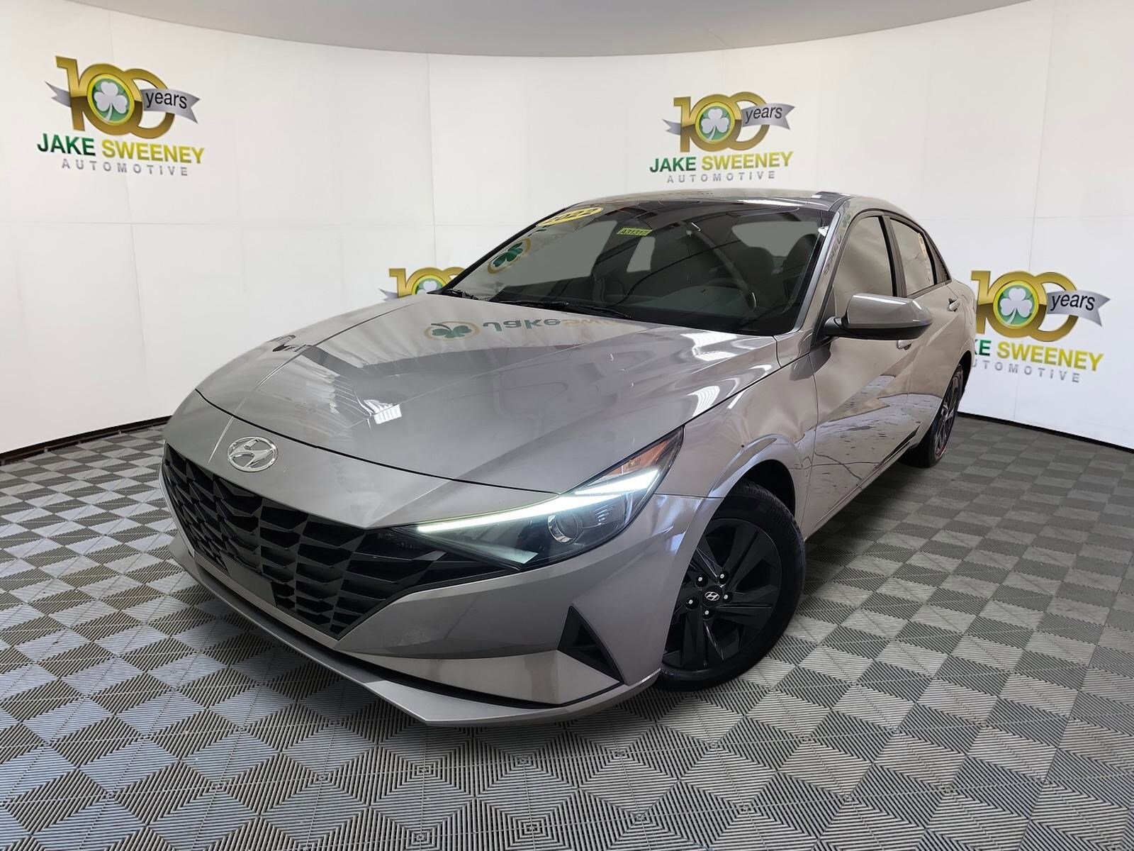 2022 Hyundai Elantra SEL Convenience photo 3