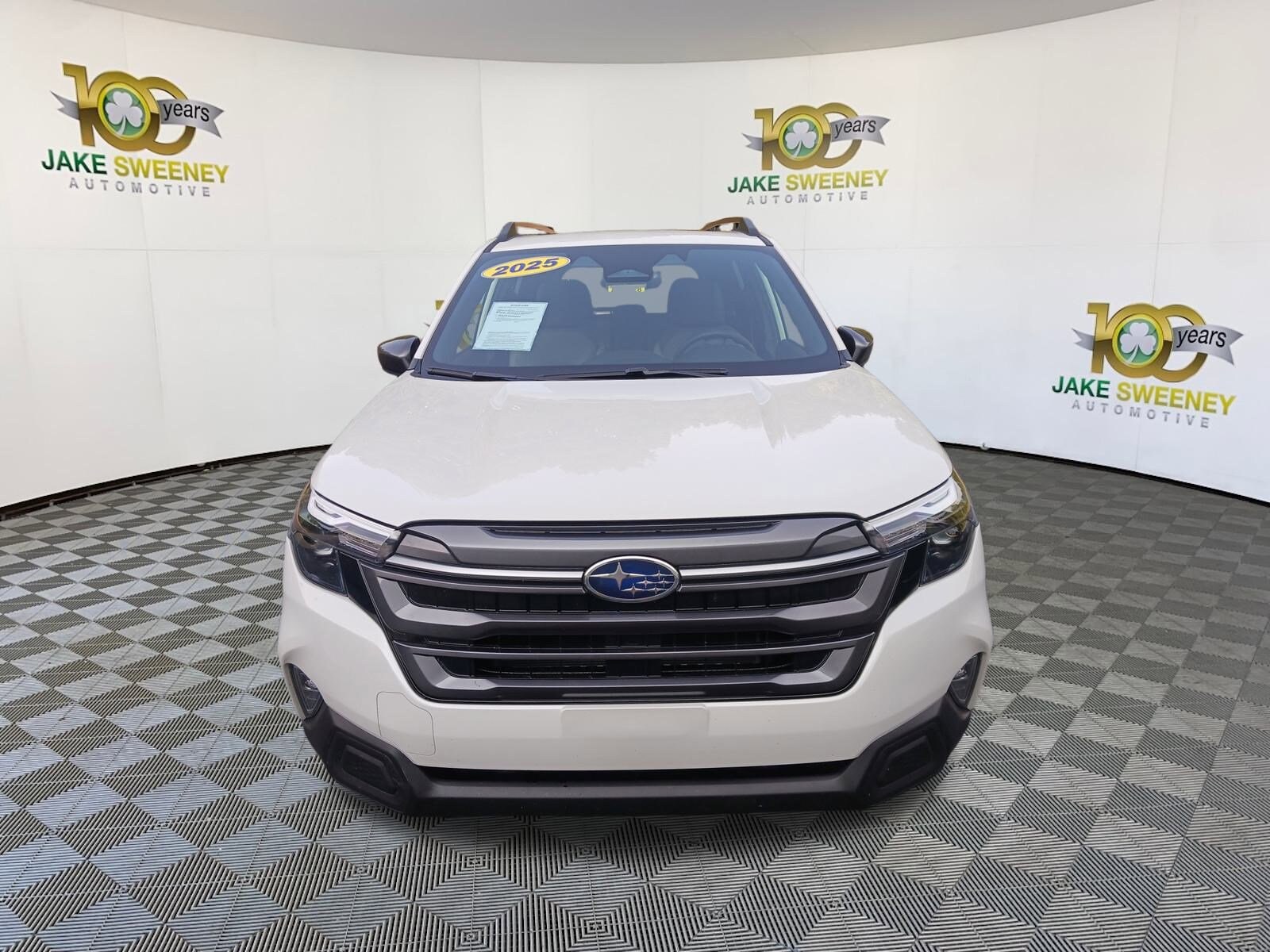 2025 Subaru Forester Premium photo 2