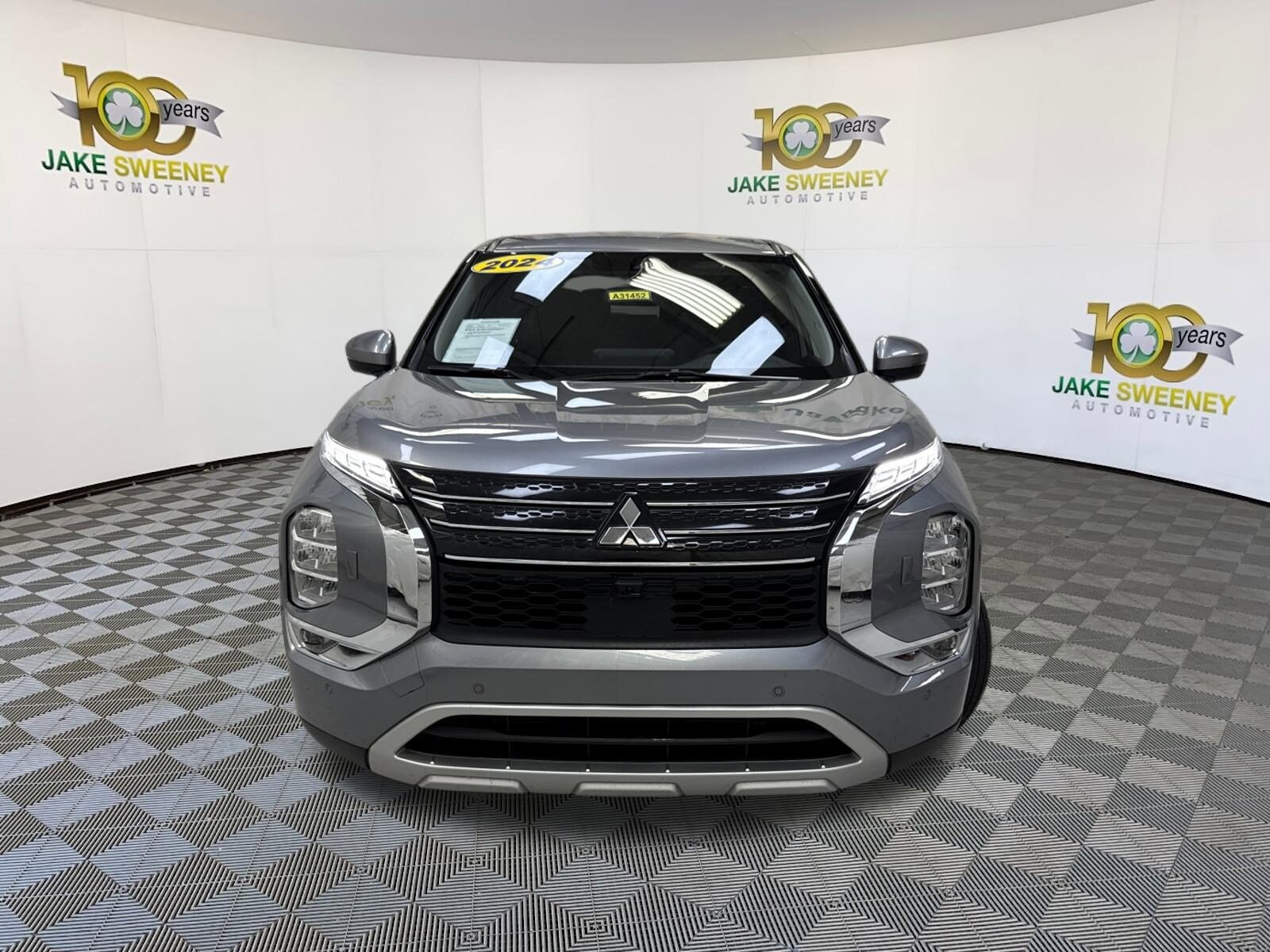 2024 Mitsubishi Outlander SE S-AWC photo 2