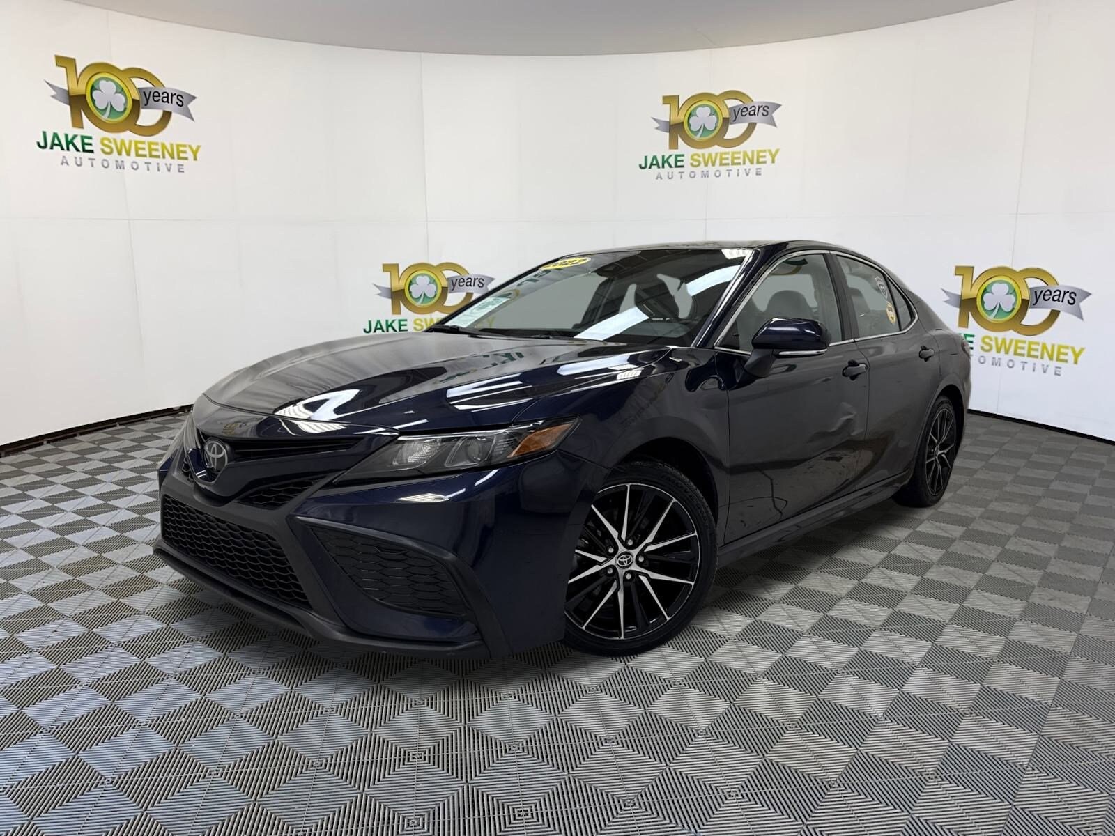 2022 Toyota Camry SE photo 3