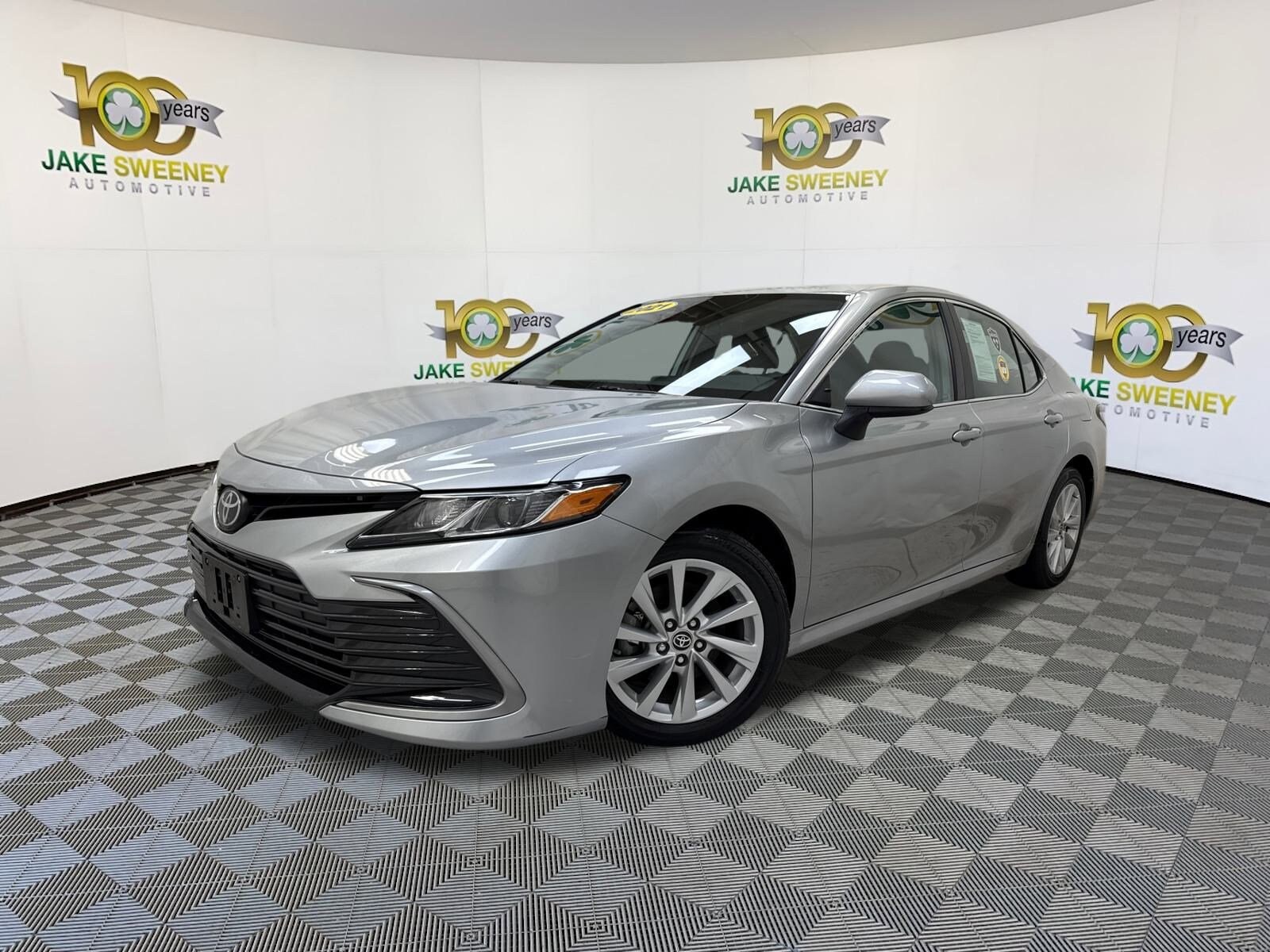 2021 Toyota Camry LE photo 3