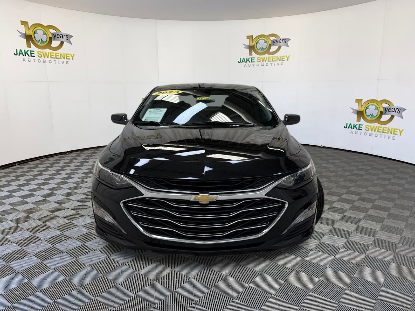 2023 Chevrolet Malibu 1LT photo 2